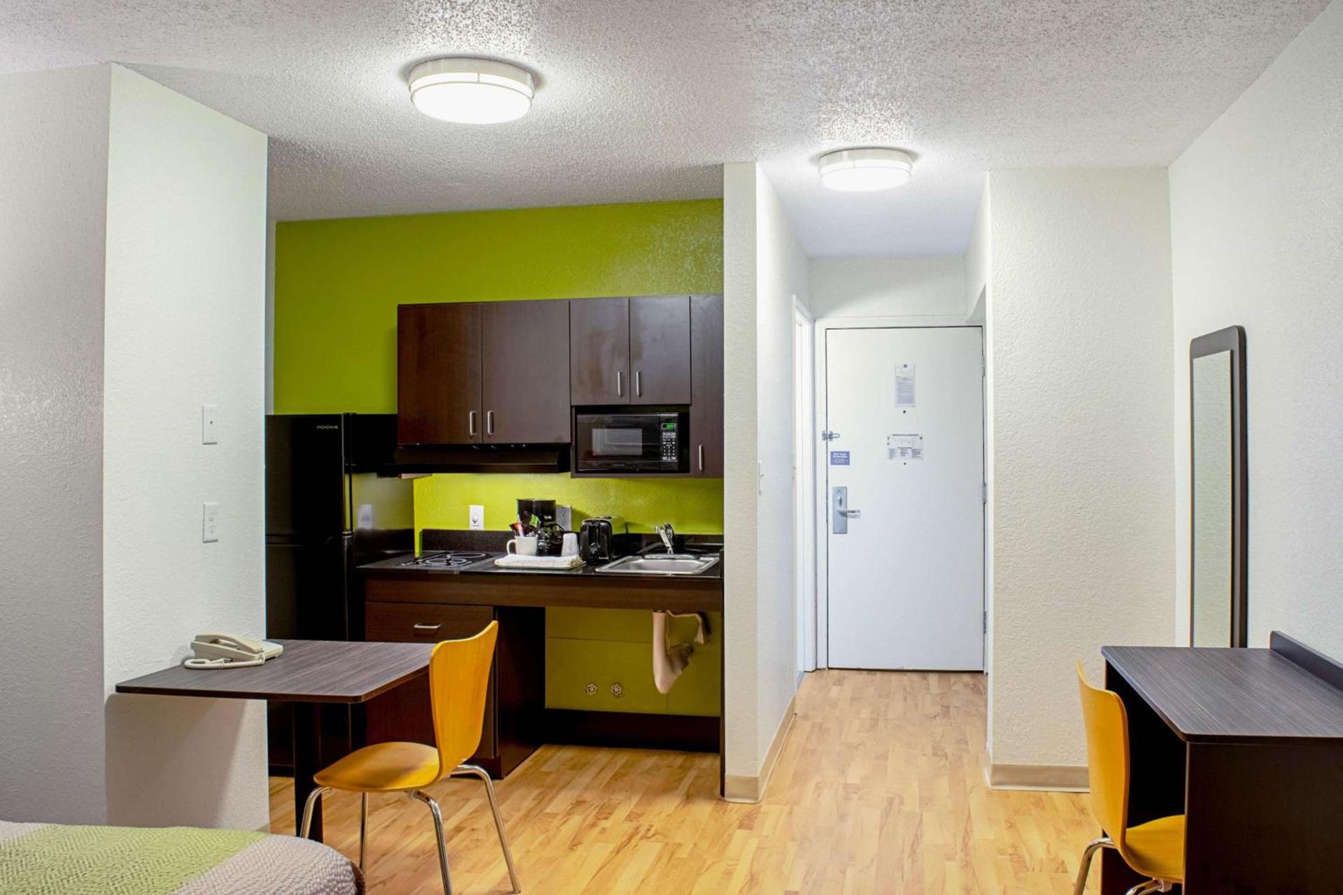 Studio Lodge - Cincinnati - Springdale photo 10