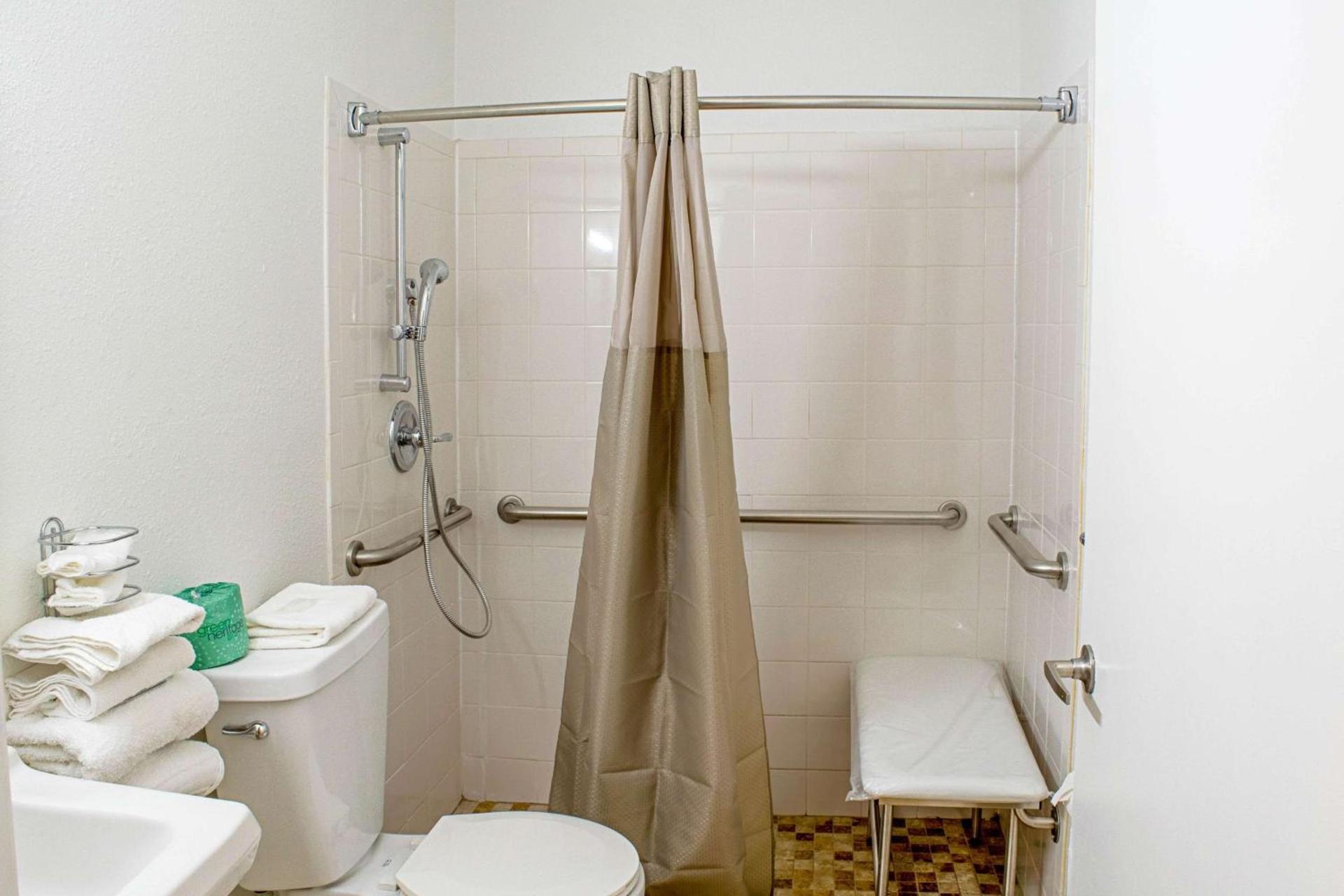 Studio Lodge - Cincinnati - Springdale photo 29