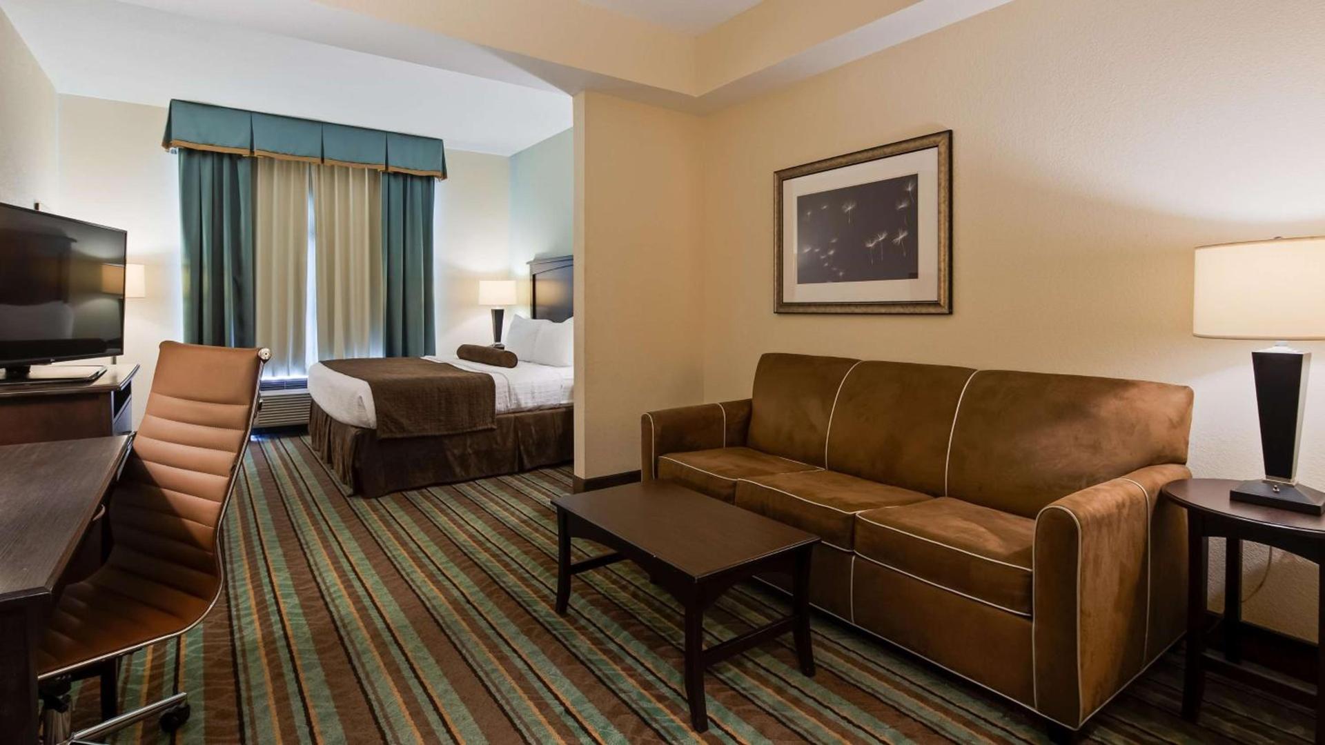 Best Western Plus Chain of Lakes Inn & Suites photo 21