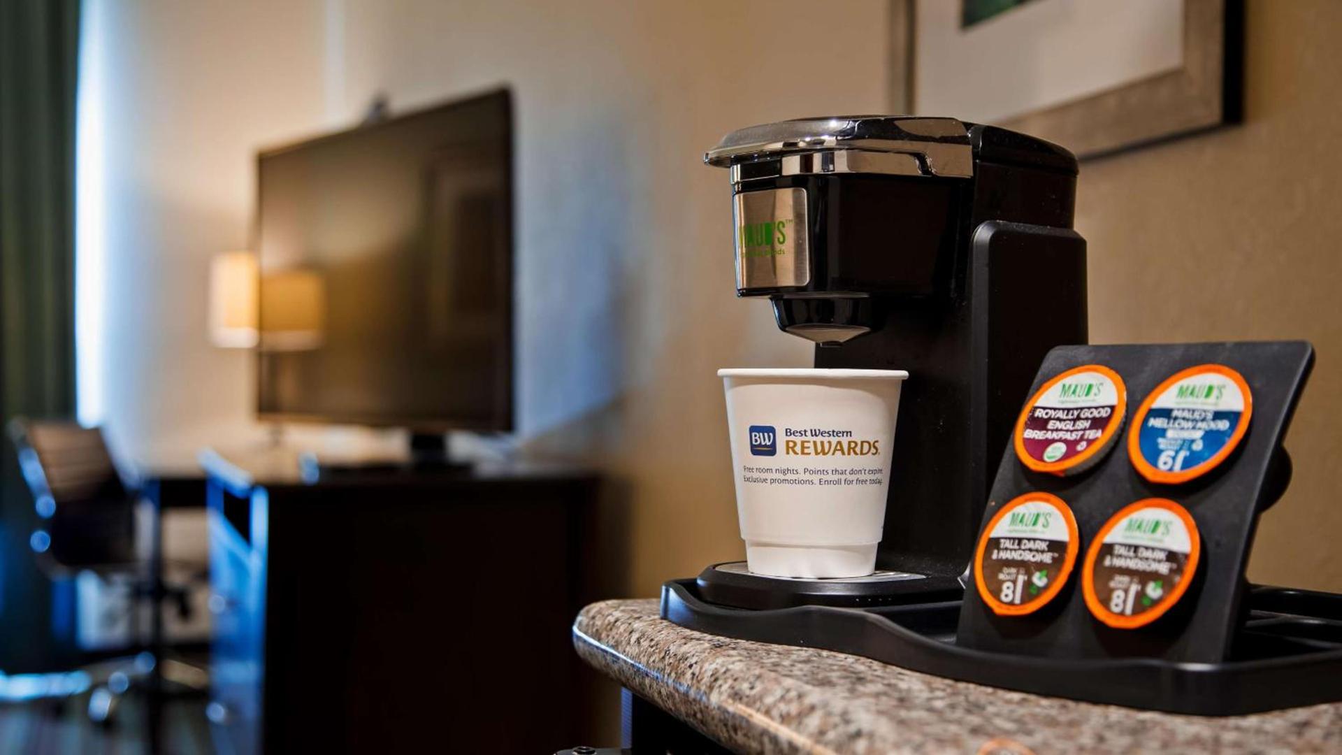 Best Western Plus Chain of Lakes Inn & Suites photo 23