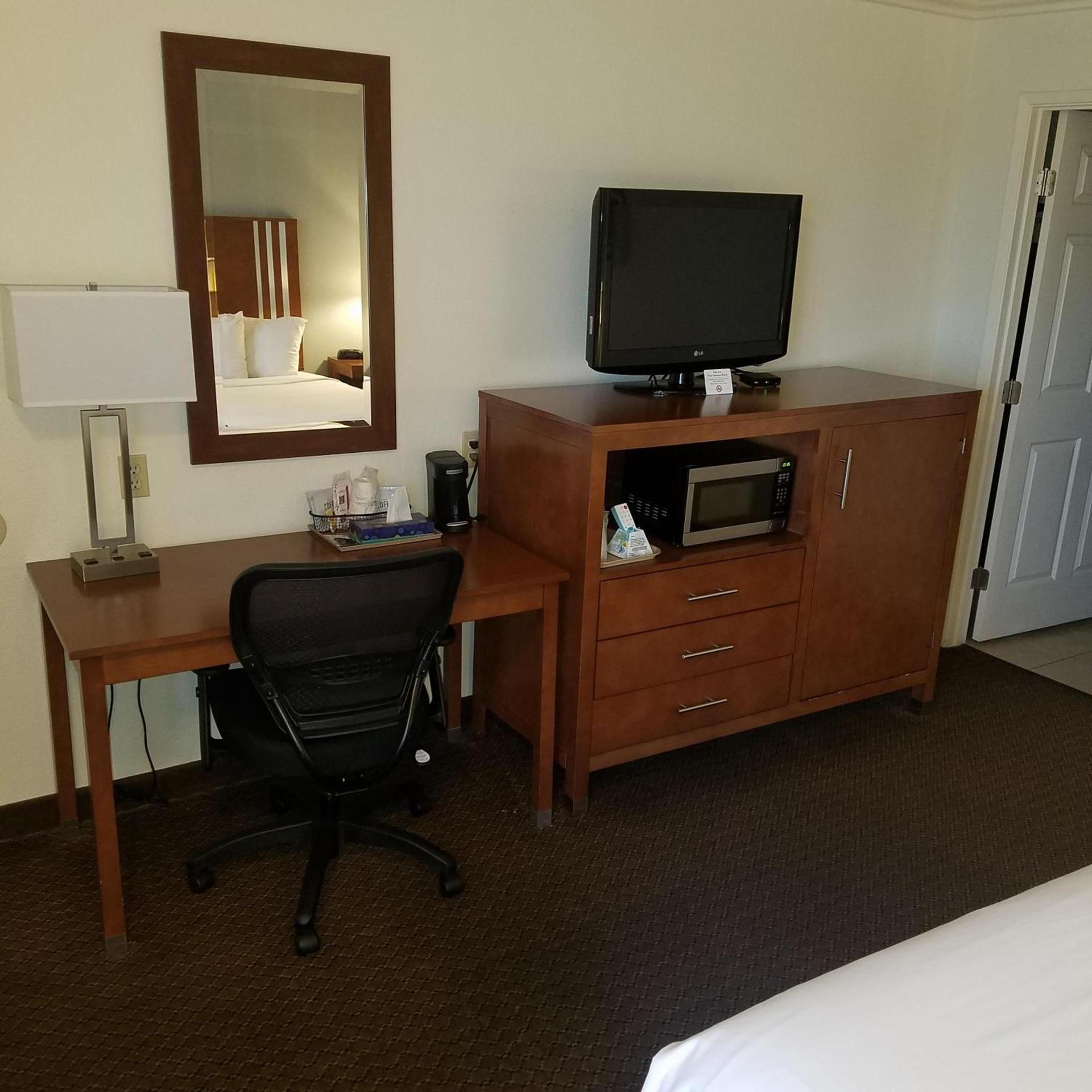 SureStay Hotel by Best Western Hollister photo 31