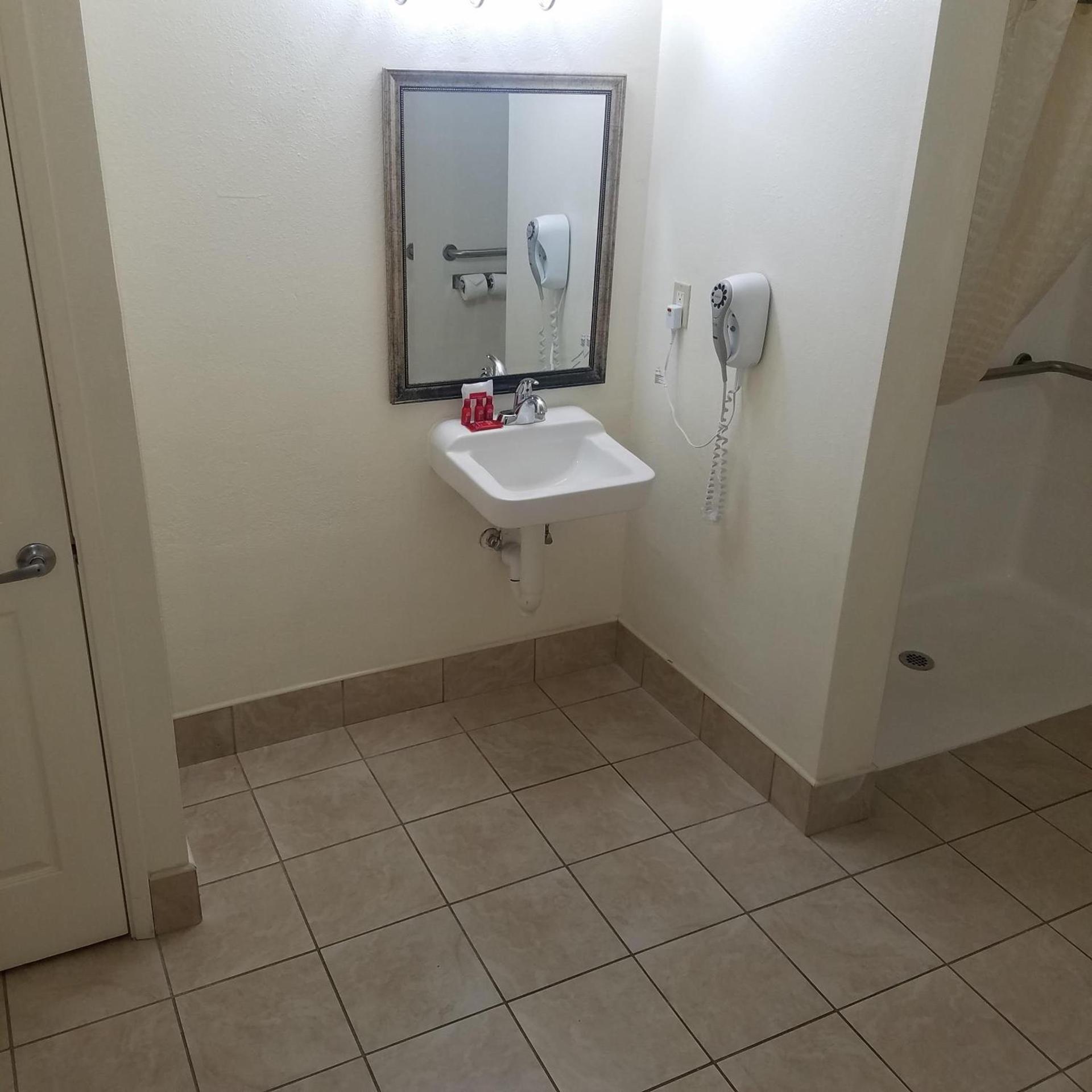SureStay Hotel by Best Western Hollister photo 39