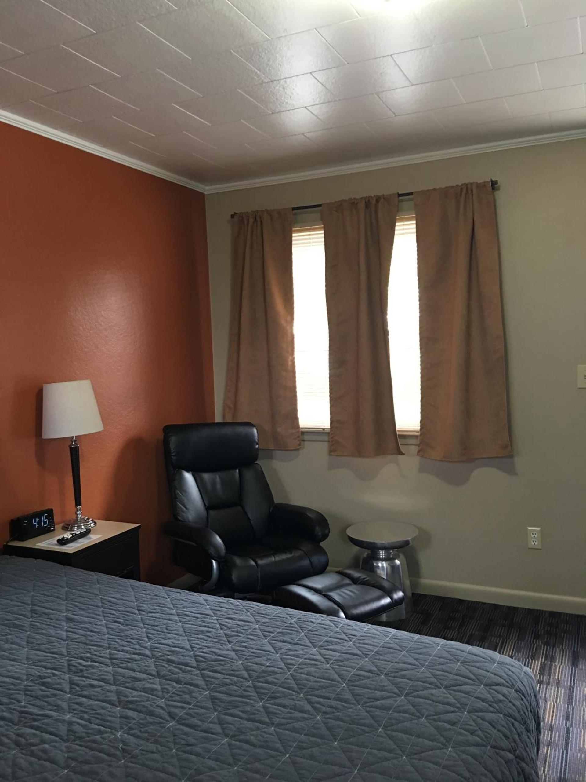 The Triangle Motel photo 31