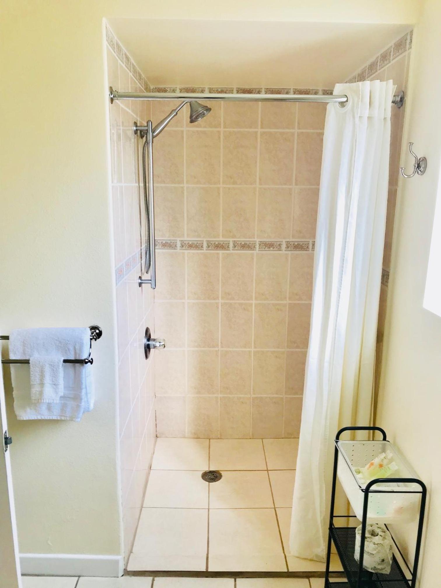 Bella Capri Inn and Suites photo 49