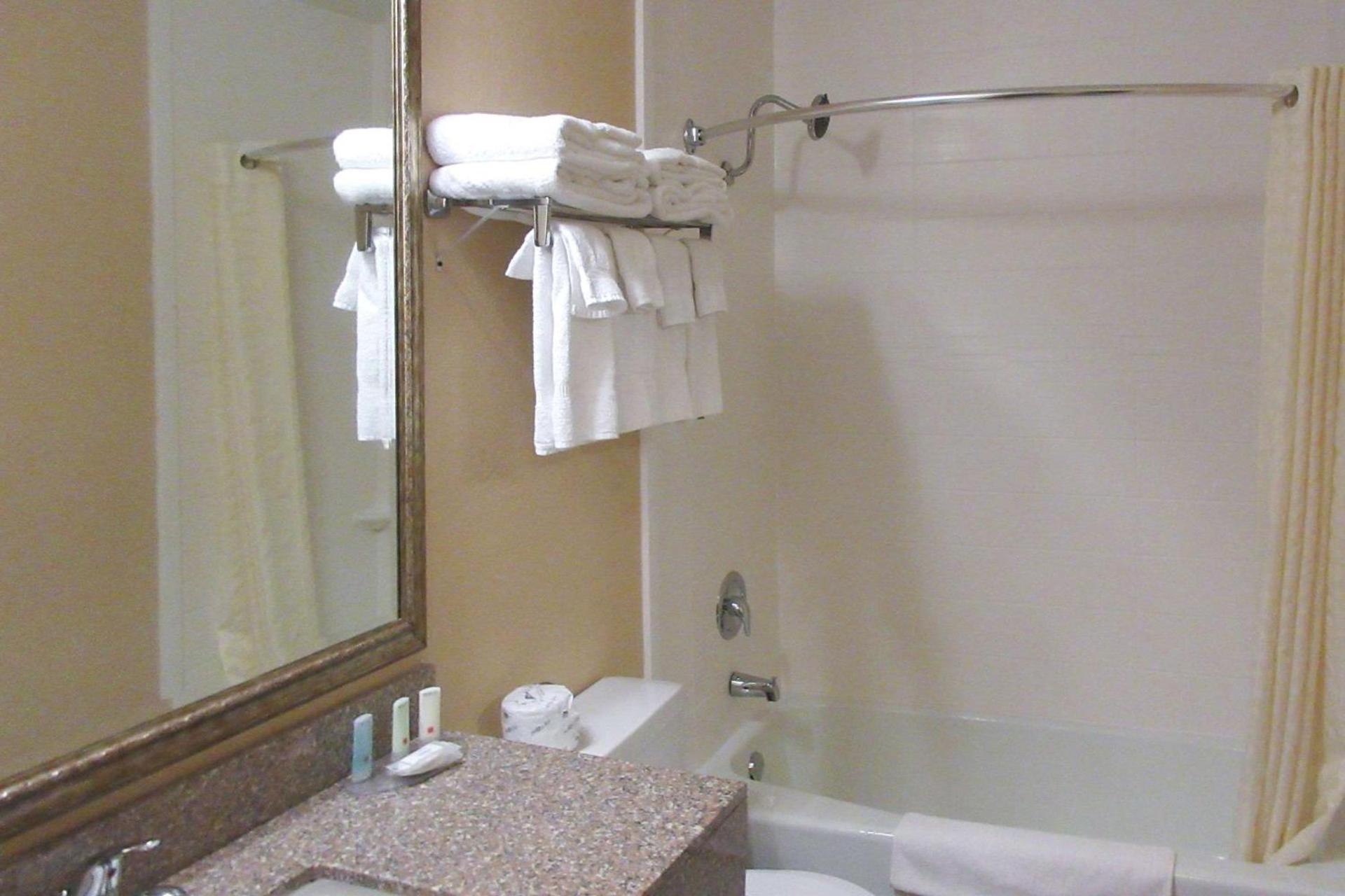 Americinn by Wyndham Appleton Downtown photo 6