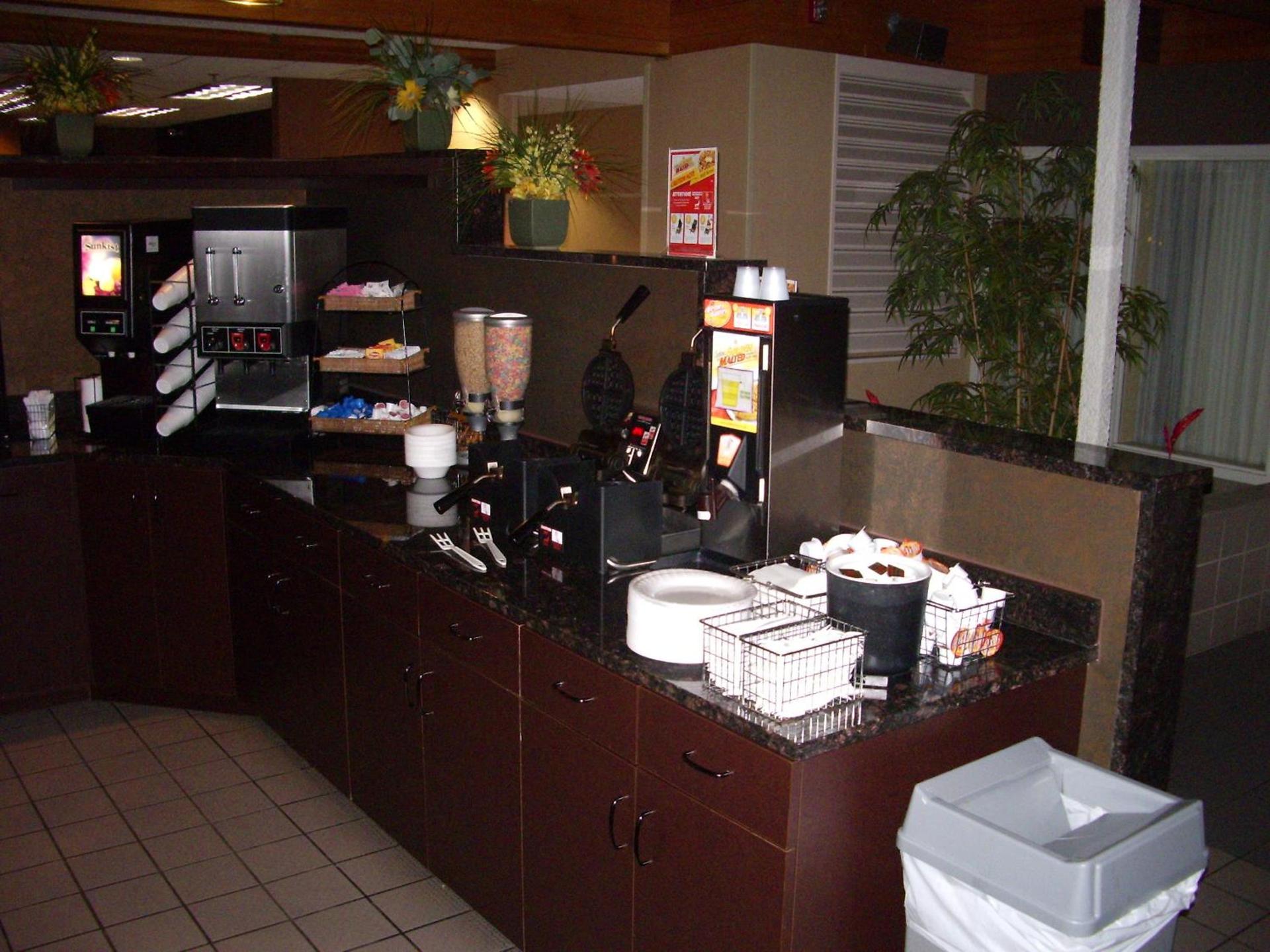C'mon Inn & Suites Fargo photo 3
