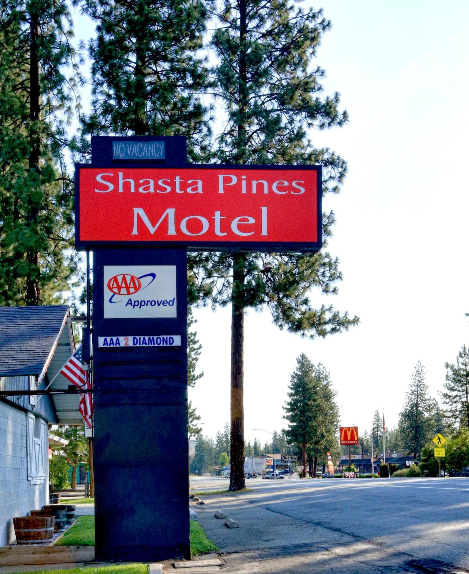 Shasta Pines Motel & Suites photo 36