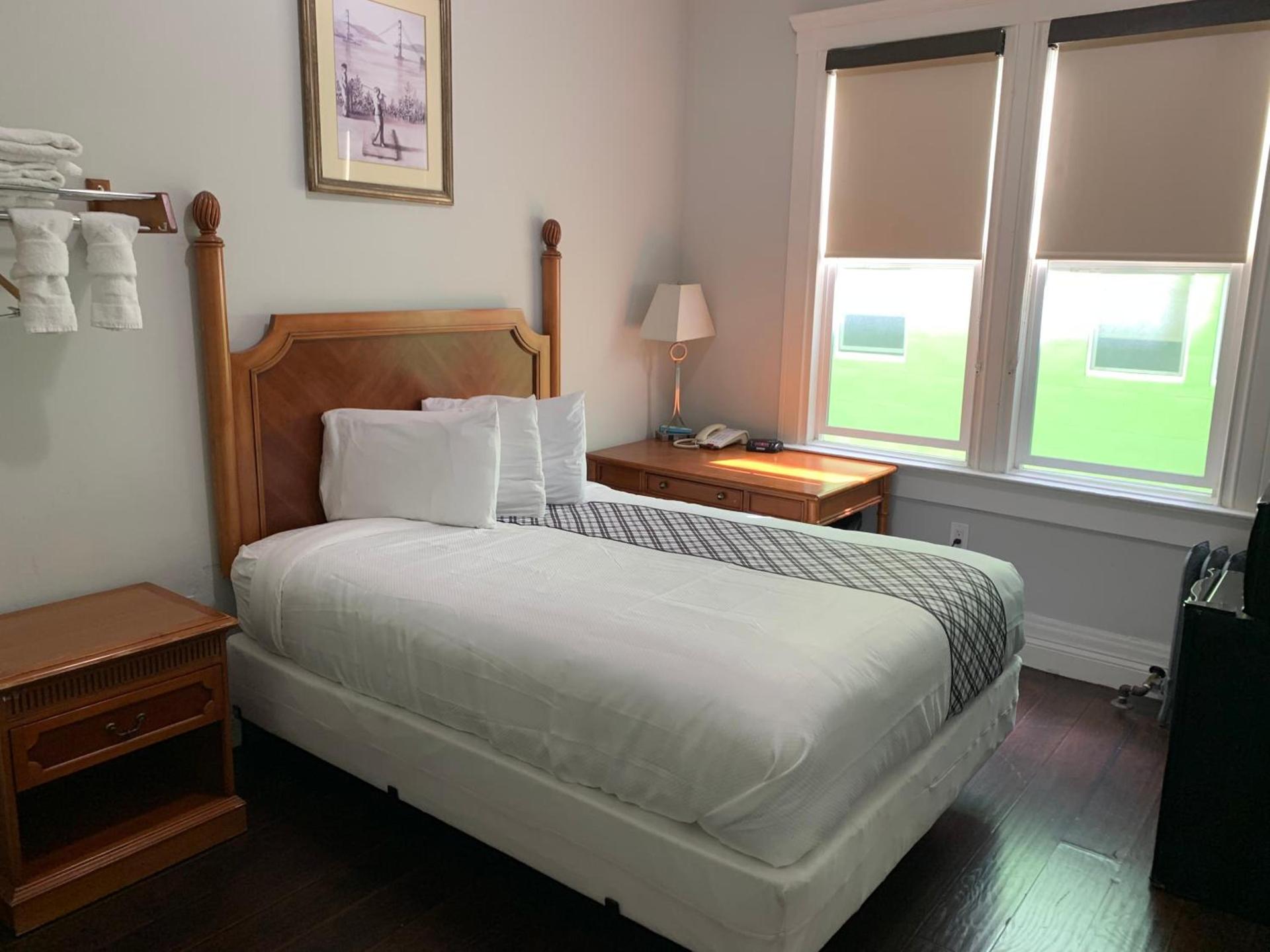 Warfield Hotel photo 2