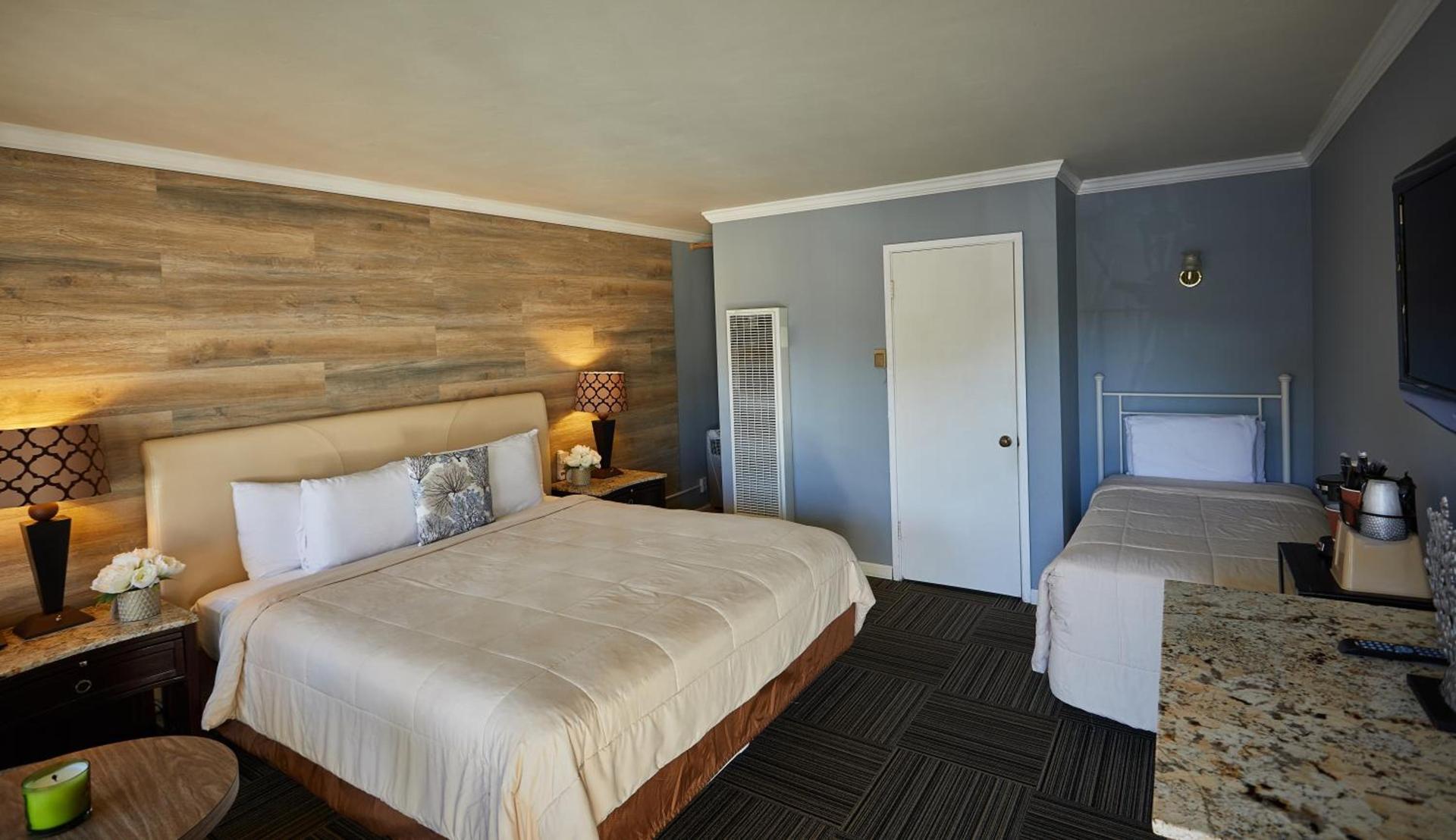 Inn By the Bay Monterey photo 5