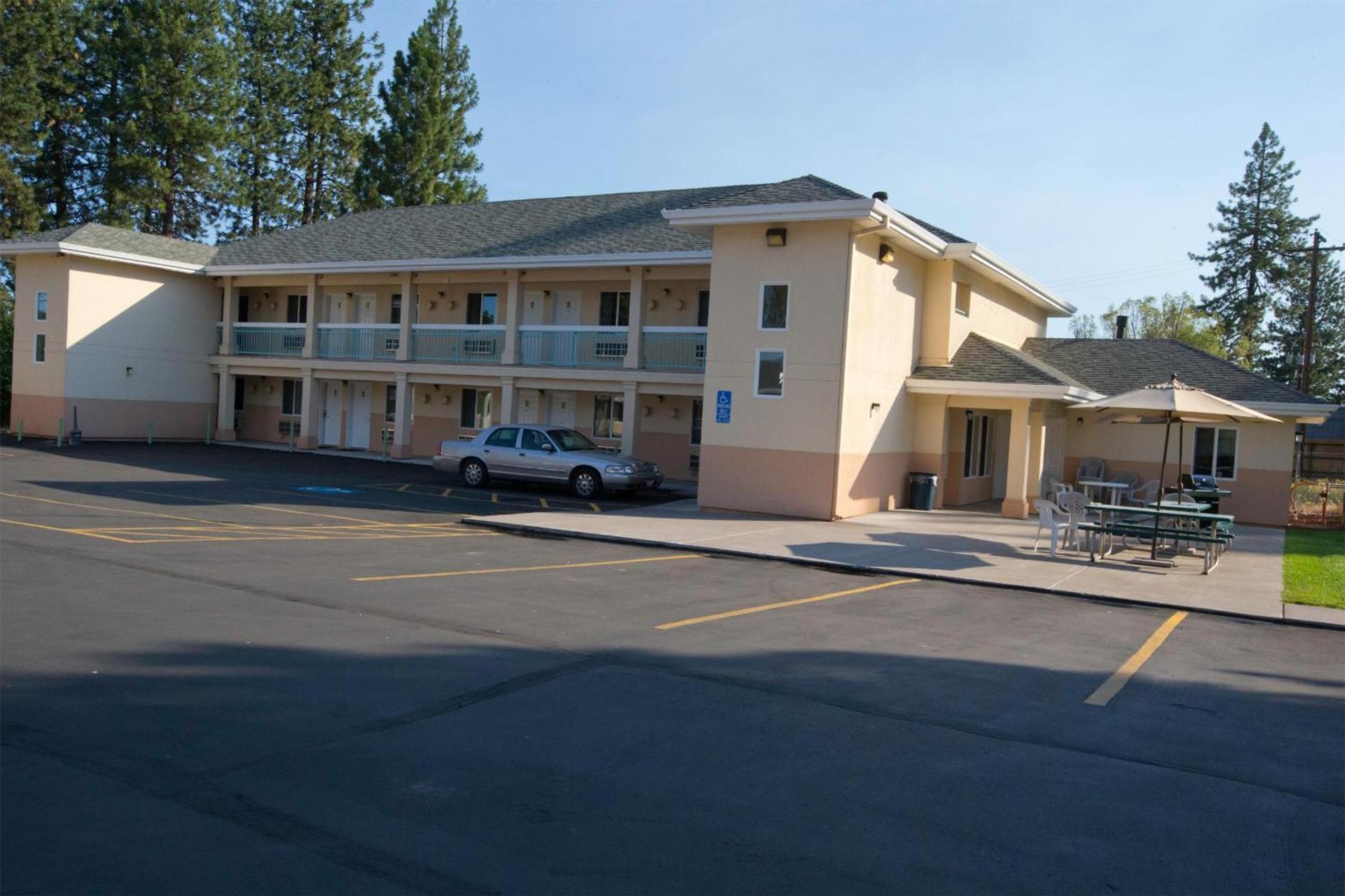 Shasta Pines Motel & Suites photo 45