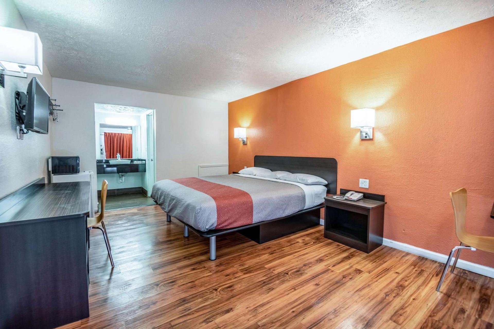 Relax Inn by OYO Columbus OH I 70 photo 11