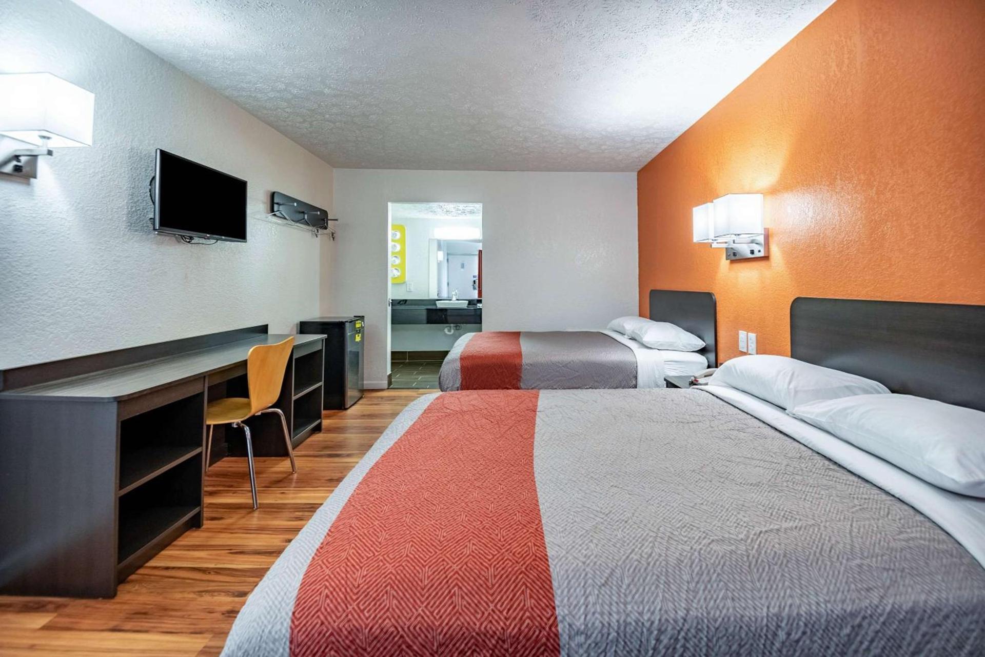 Relax Inn by OYO Columbus OH I 70 photo 9