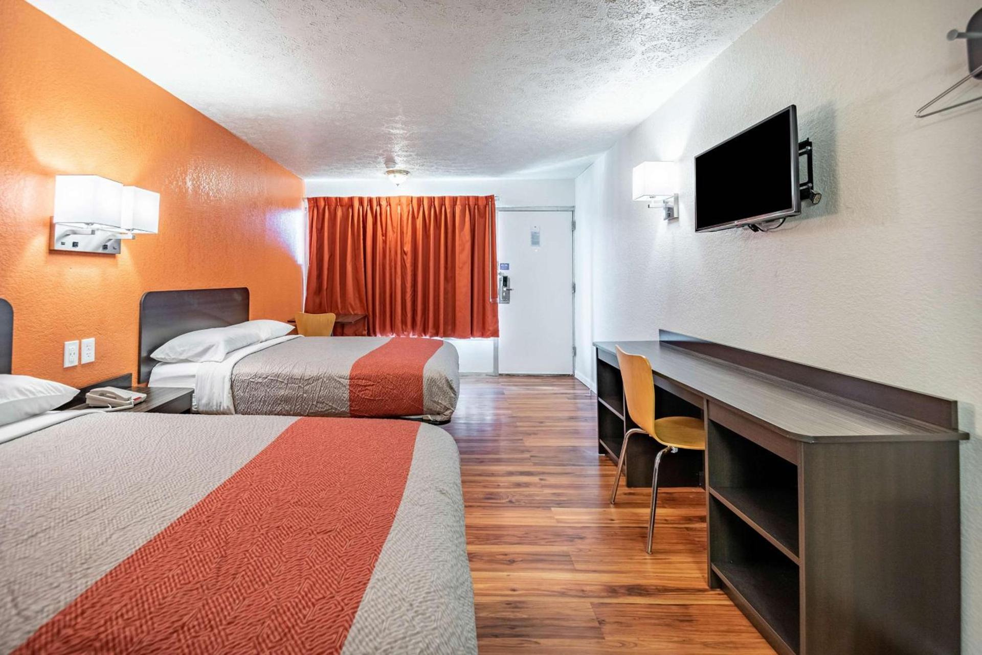 Relax Inn by OYO Columbus OH I 70 photo 10