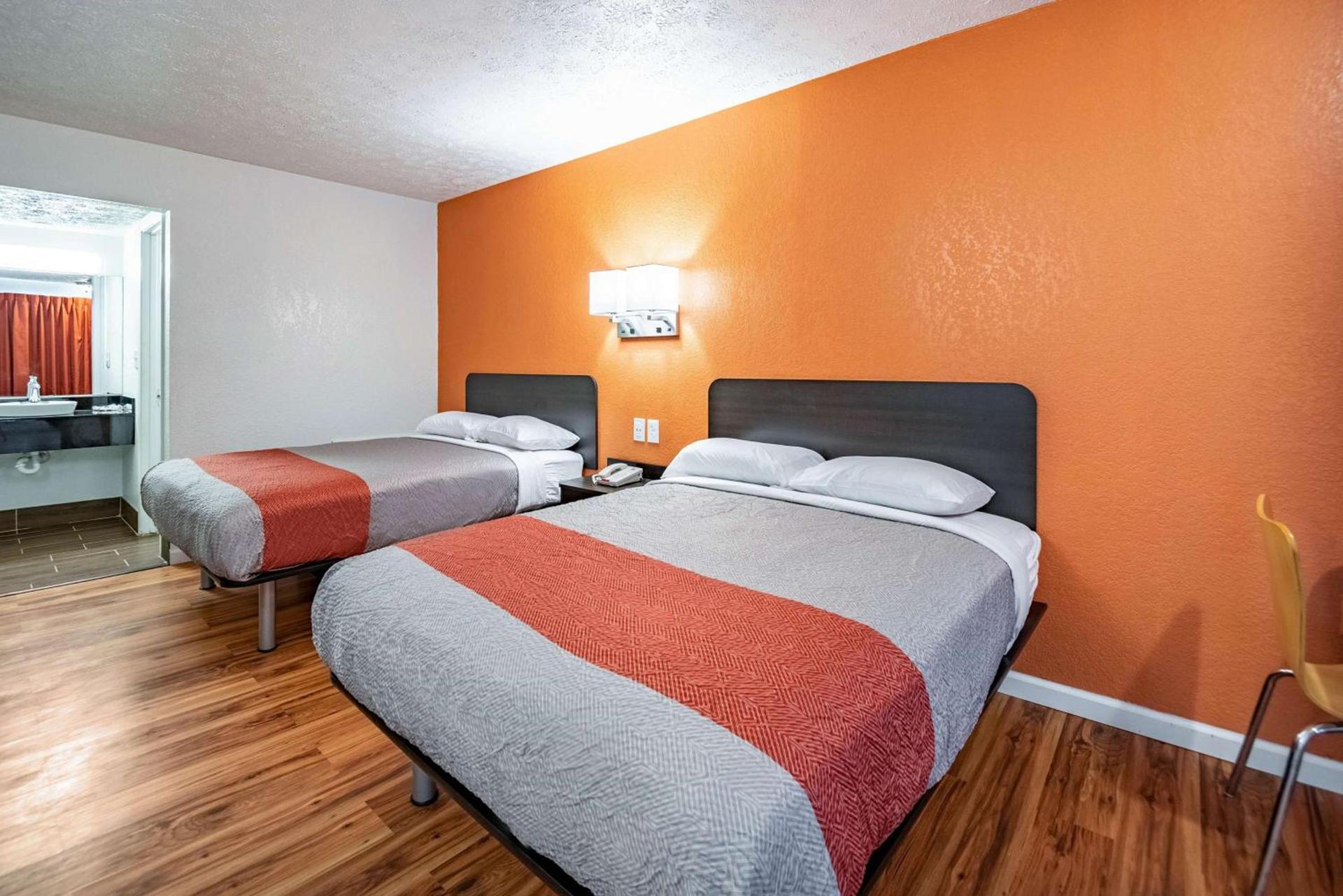 Relax Inn by OYO Columbus OH I 70 photo 8