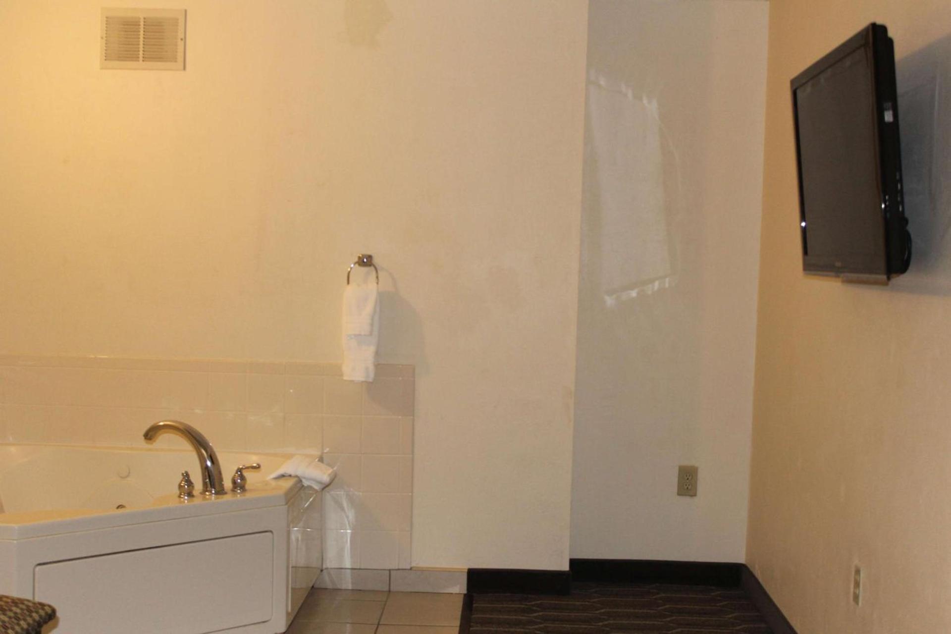 Best Western Plus Yadkin Valley Inn & Suites photo 27