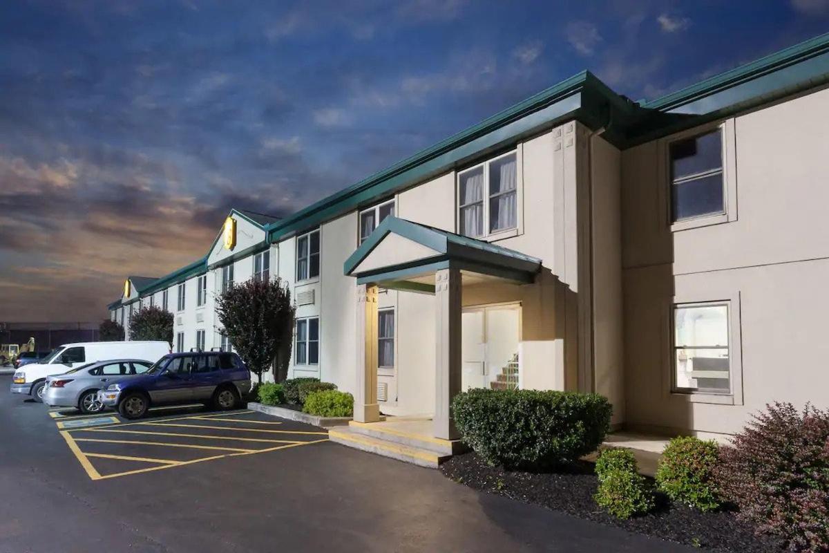 Super 8 by Wyndham Harrisburg Hershey West photo 24