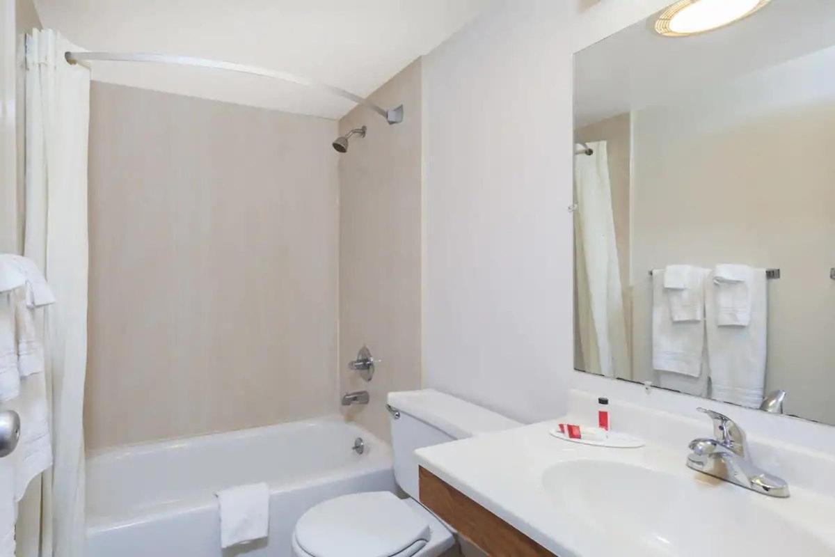Super 8 by Wyndham Harrisburg Hershey West photo 14