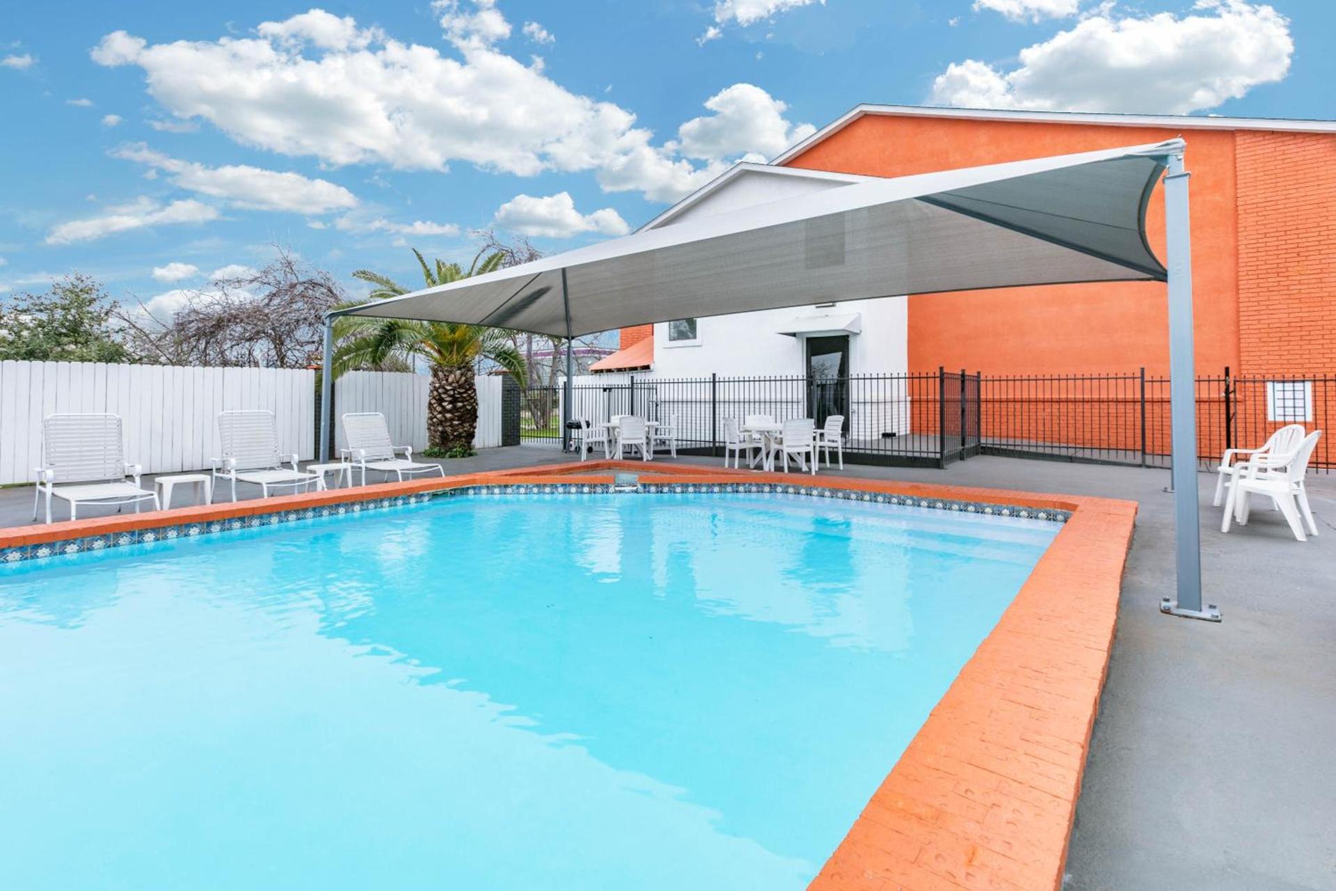 Howard Johnson by Wyndham Near Schlitterbahn photo 3