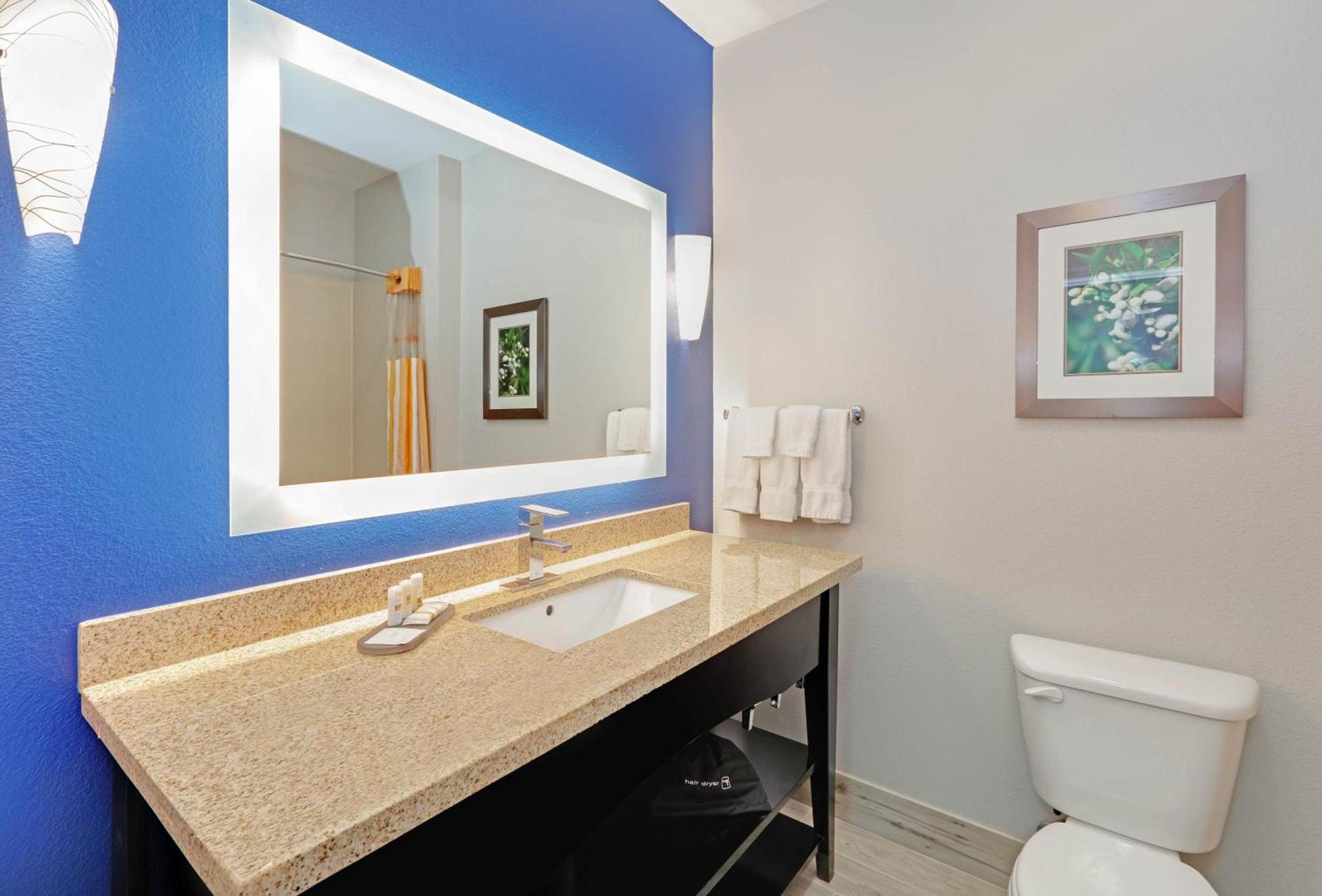La Quinta by Wyndham Denton - University Drive photo 38