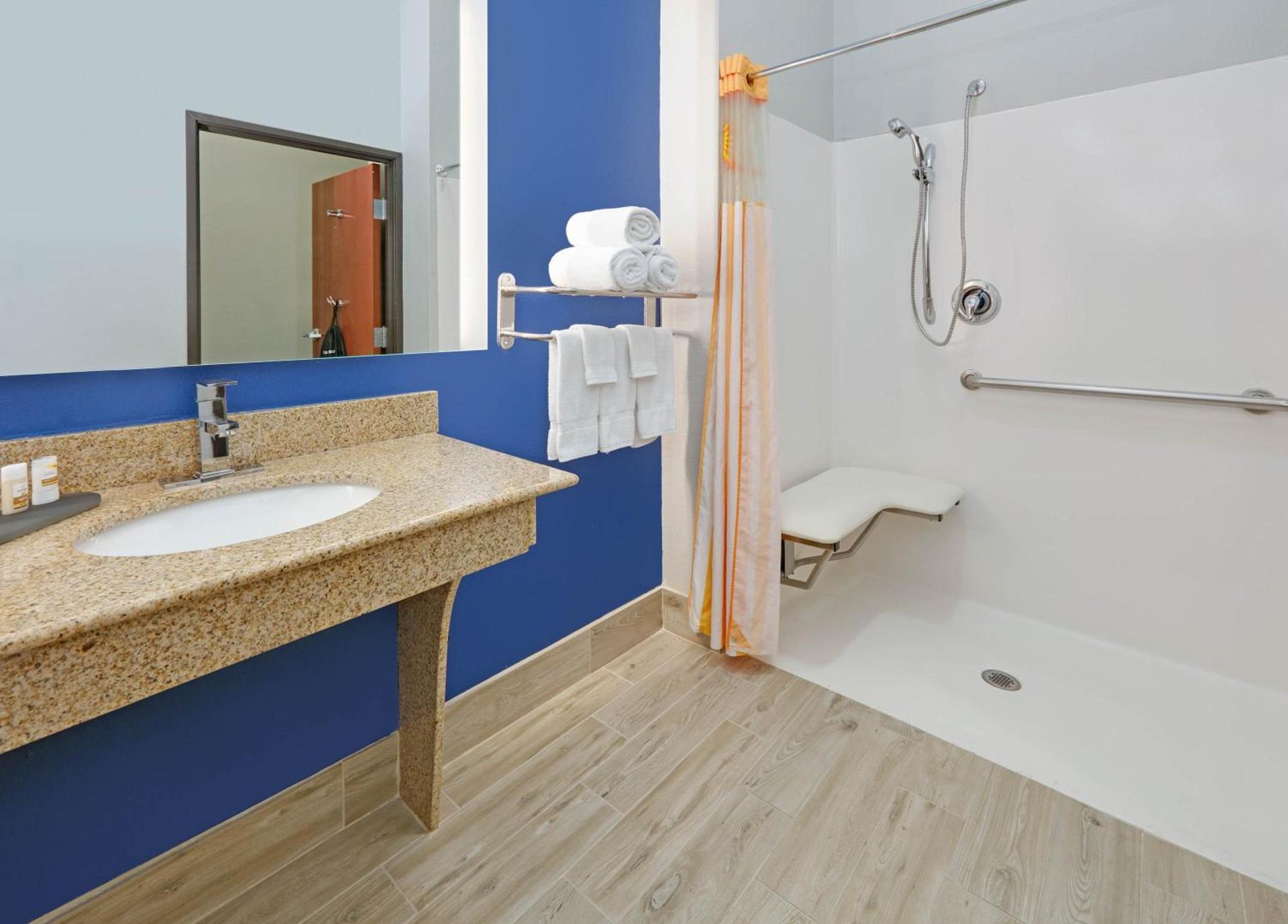 La Quinta by Wyndham Denton - University Drive photo 41