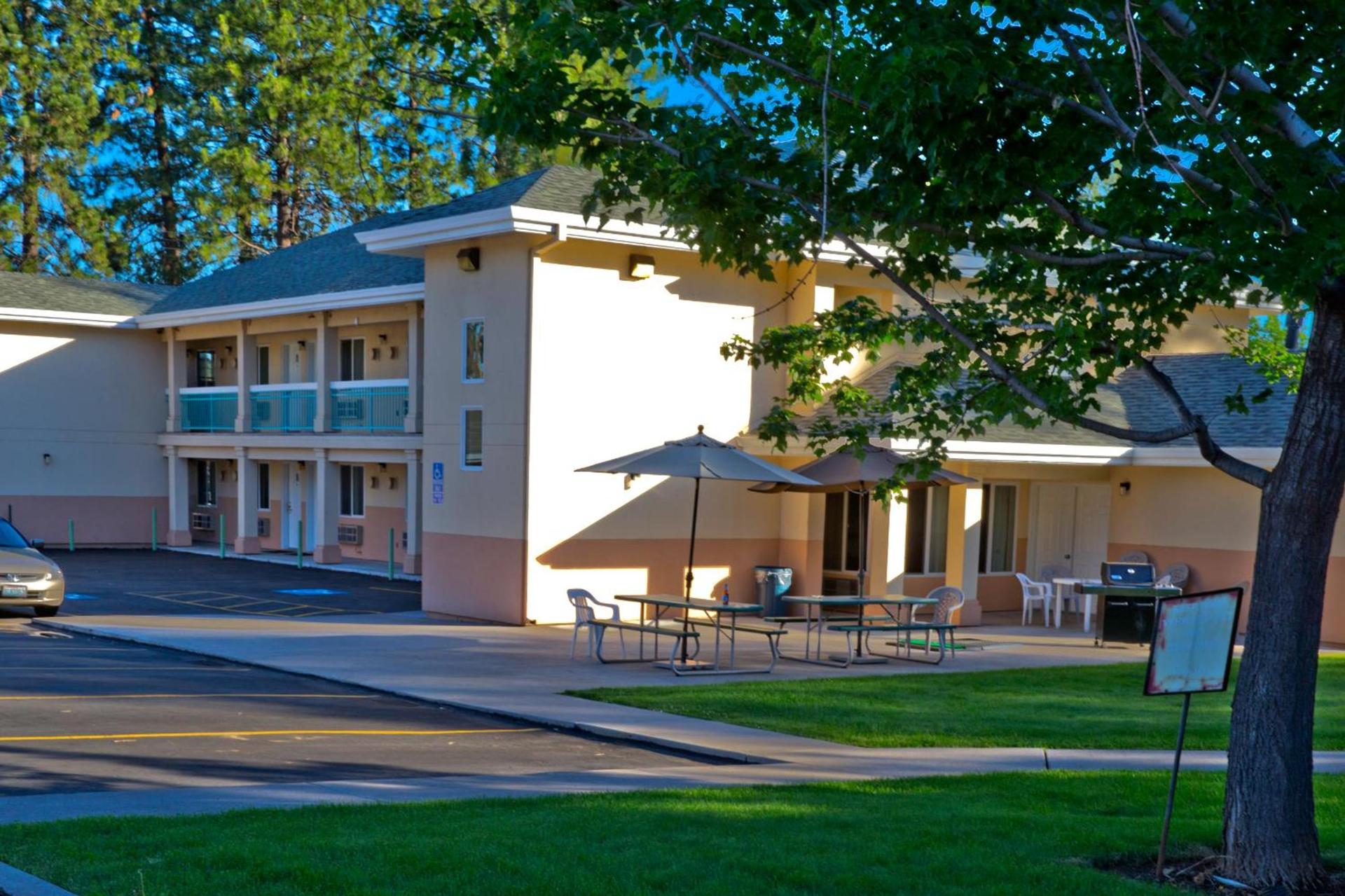 Shasta Pines Motel & Suites photo 41