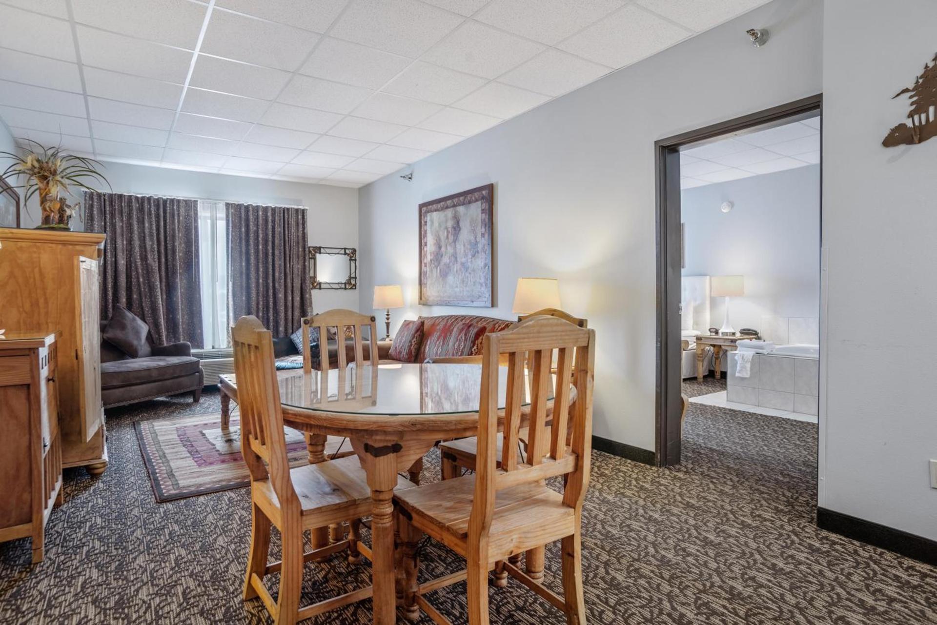 Elevation Inn & Suites, Trademark Collection by Wyndham Downtown Rapid City- Walking Distance To The Monument photo 11