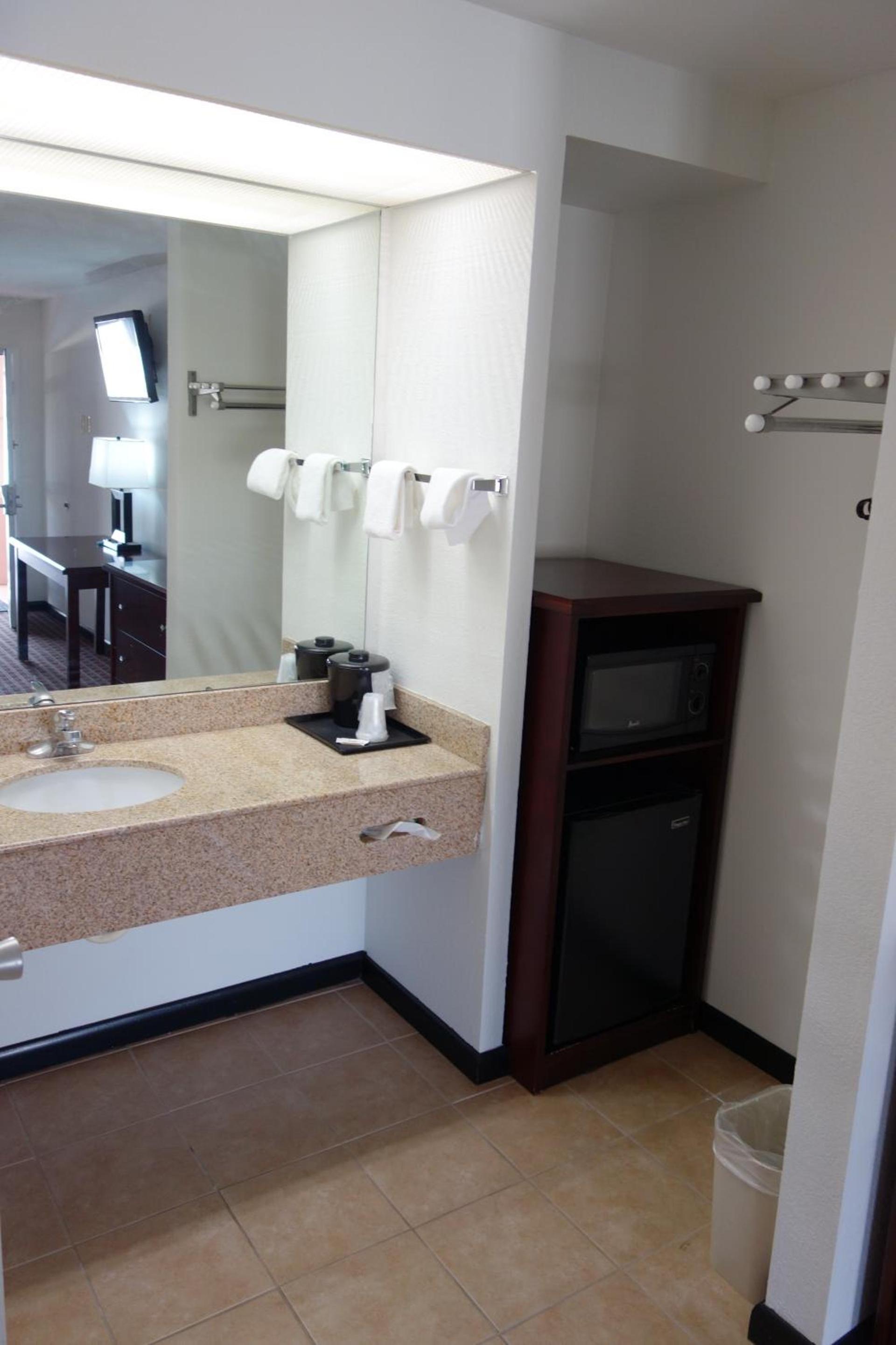VIP Inn and Suites photo 20