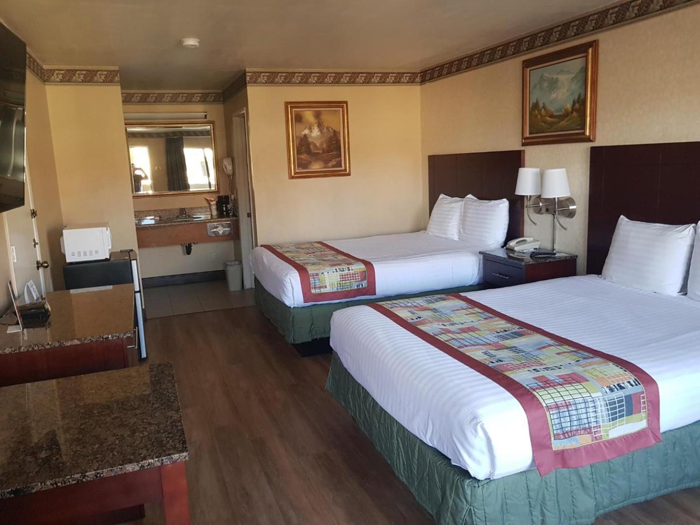 Travelodge by Wyndham Costa Mesa Newport Beach Hacienda photo 28