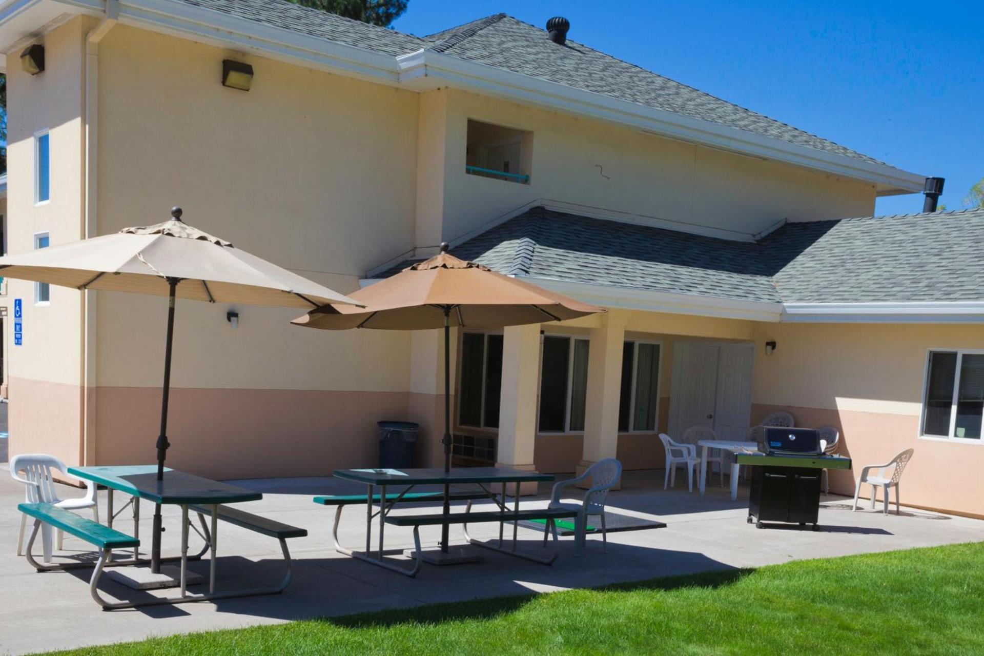Shasta Pines Motel & Suites photo 37