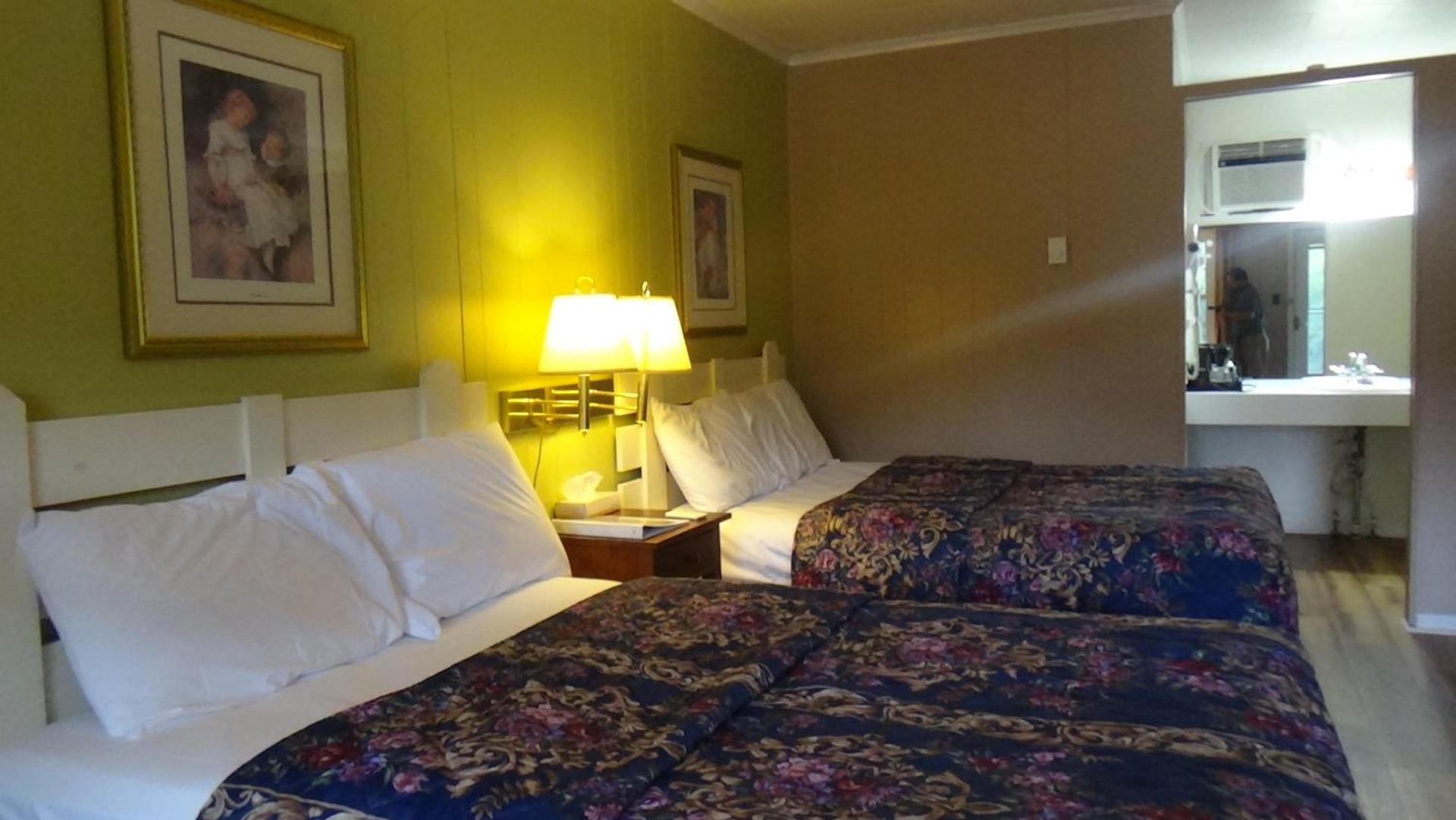 Roseloe Motel photo 67