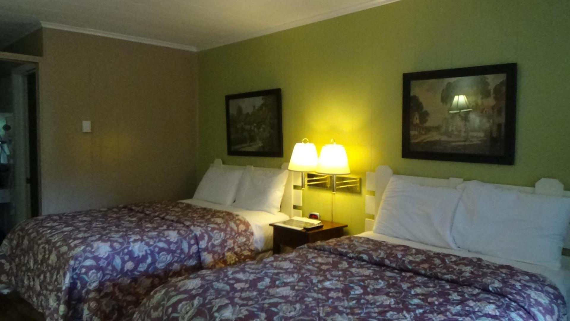 Roseloe Motel photo 73