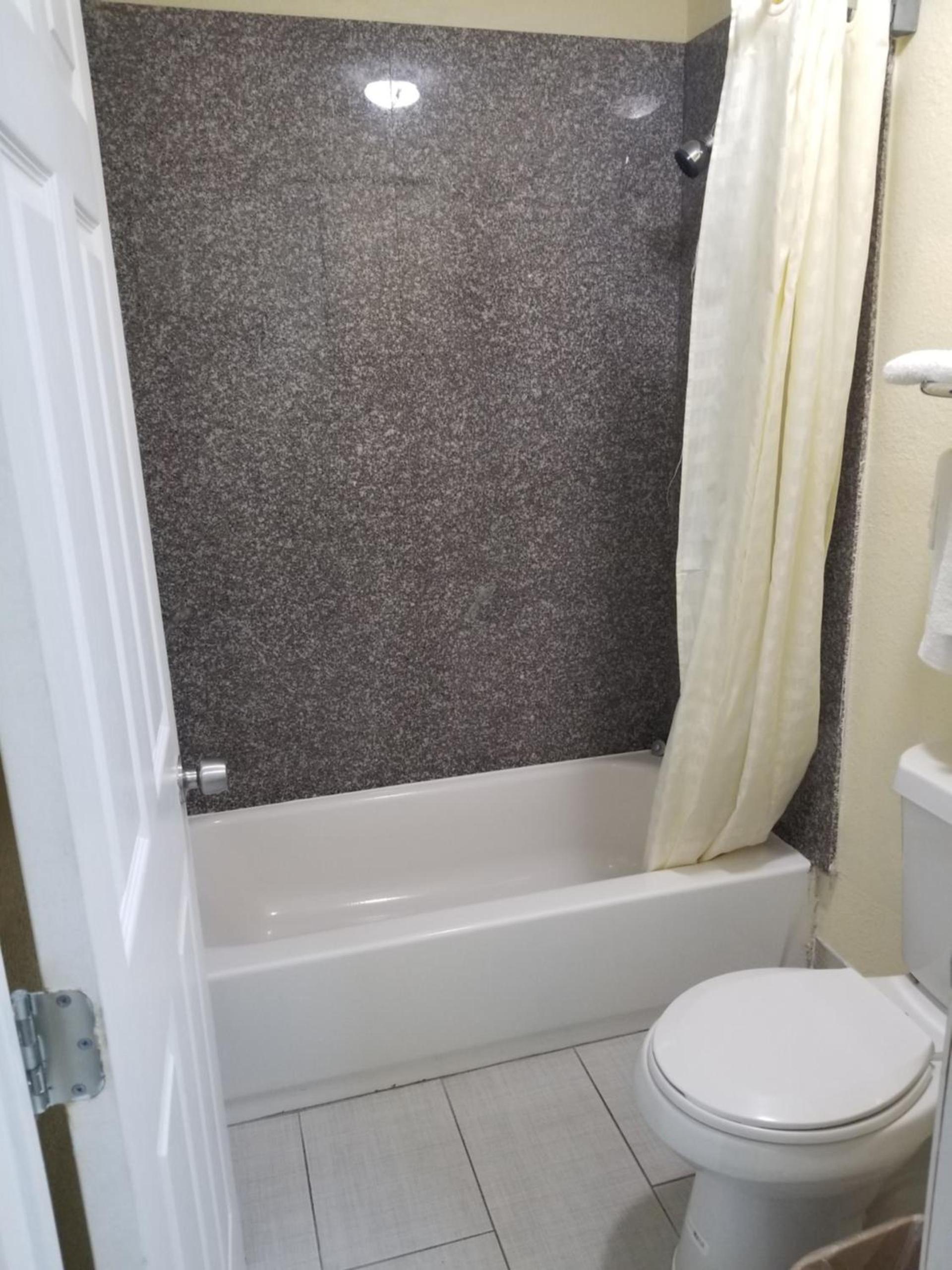 Ameristay Inn & Suites photo 3
