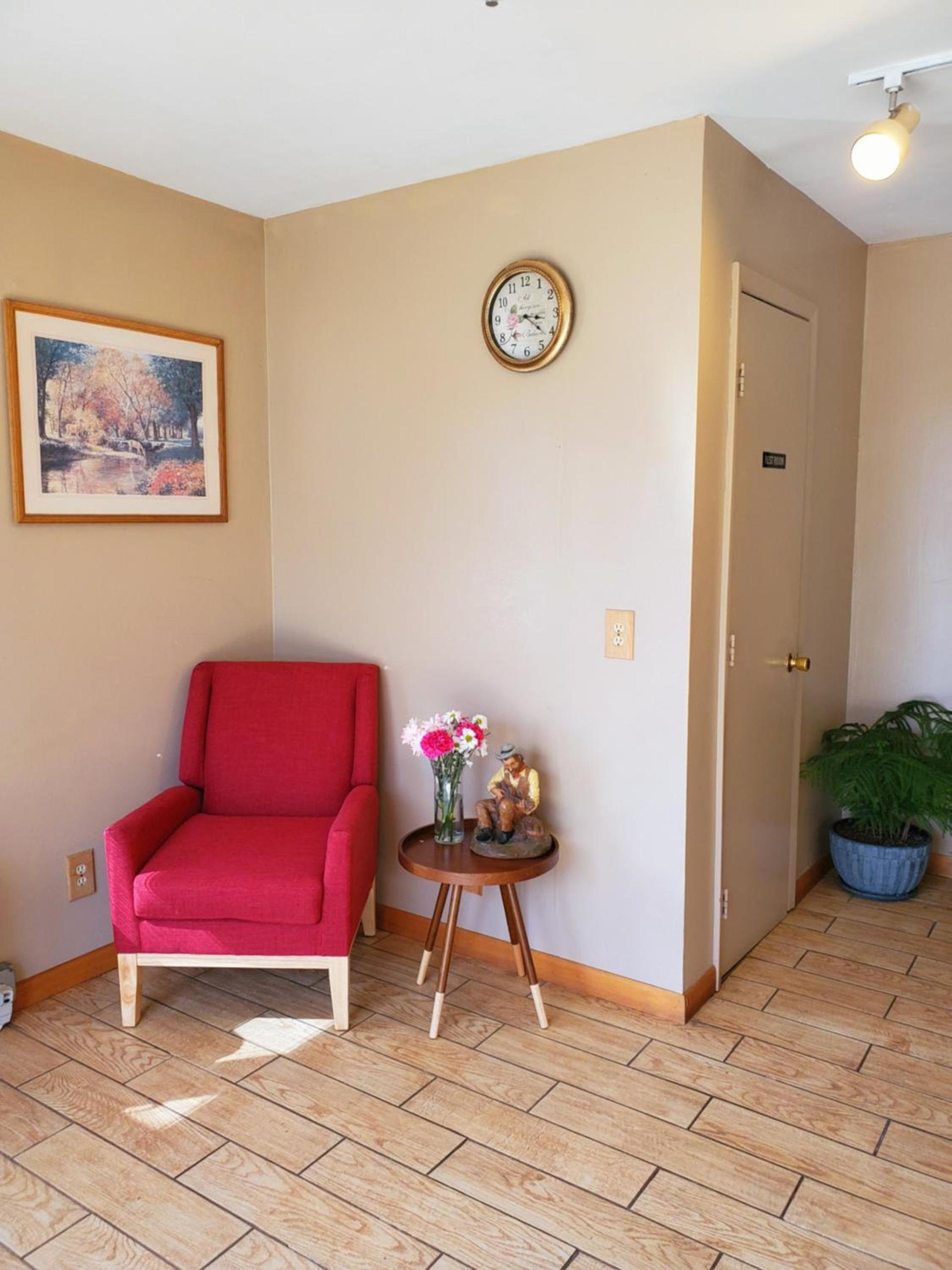 The Budget Inn Express photo 2