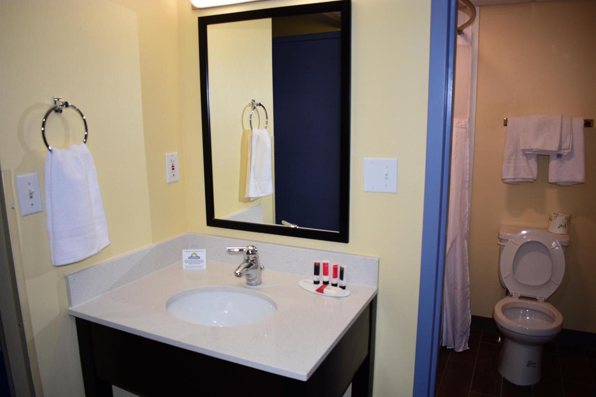 Days Inn by Wyndham Augusta photo 12