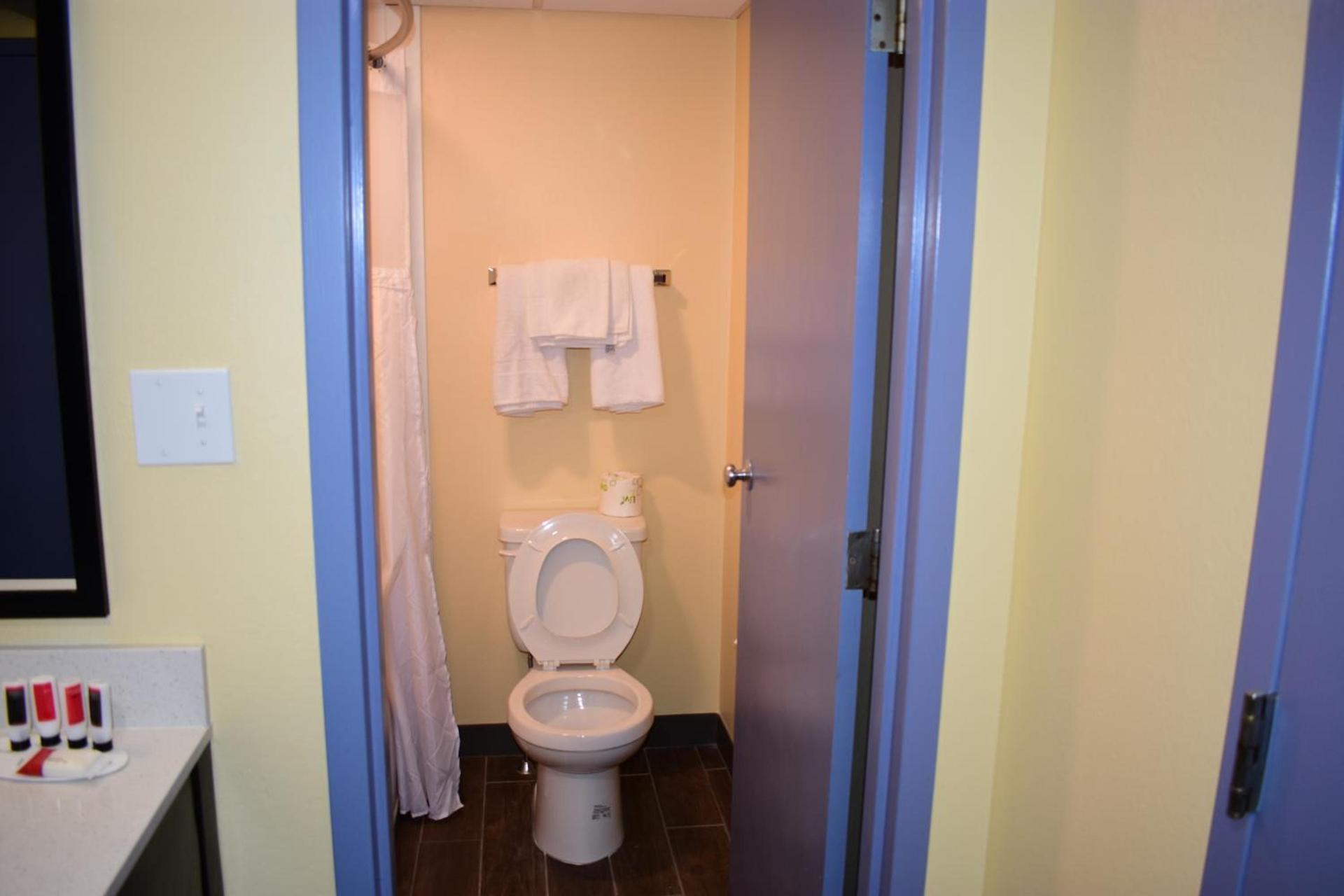 Days Inn by Wyndham Augusta photo 10