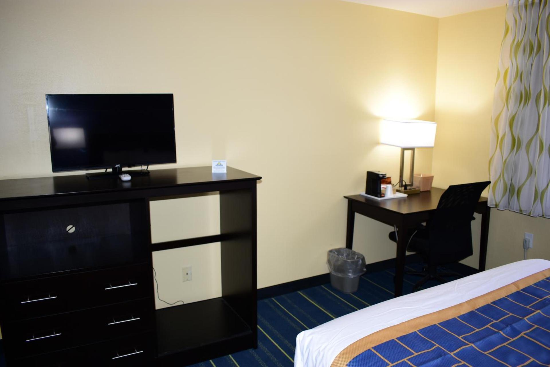 Days Inn by Wyndham Augusta photo 14