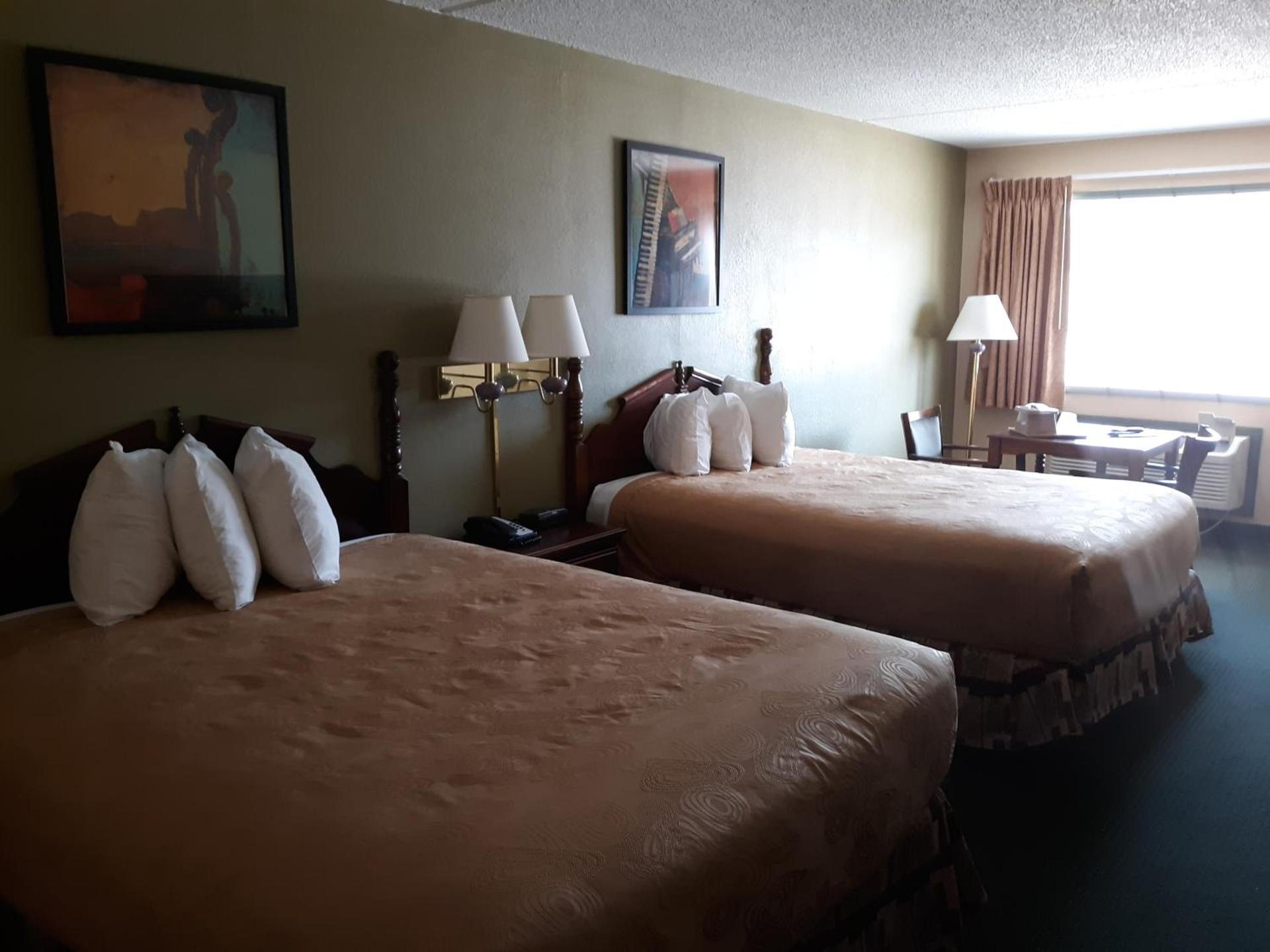 Angel Inn Near IMAX, a Travelodge by Wyndham photo 23