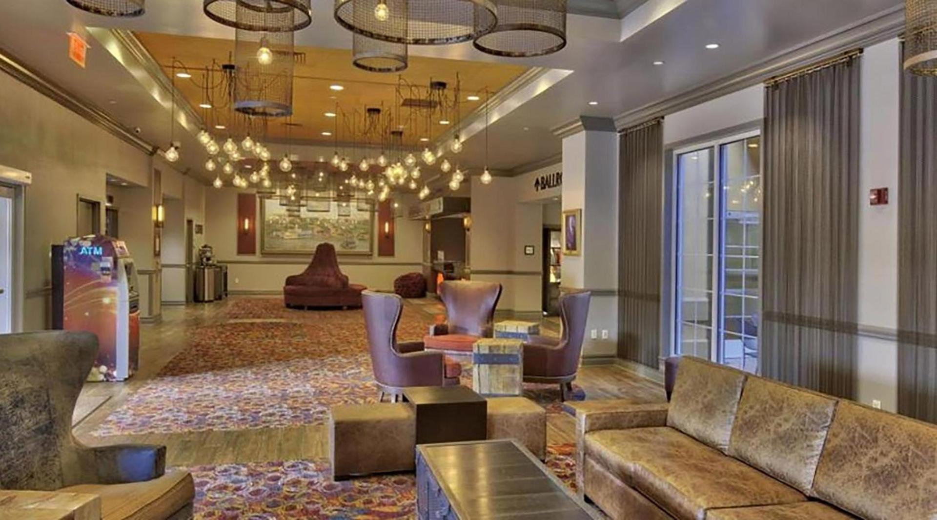 Isle of Capri Casino Hotel Boonville & Casino - A Caesars Rewards Destination photo 8
