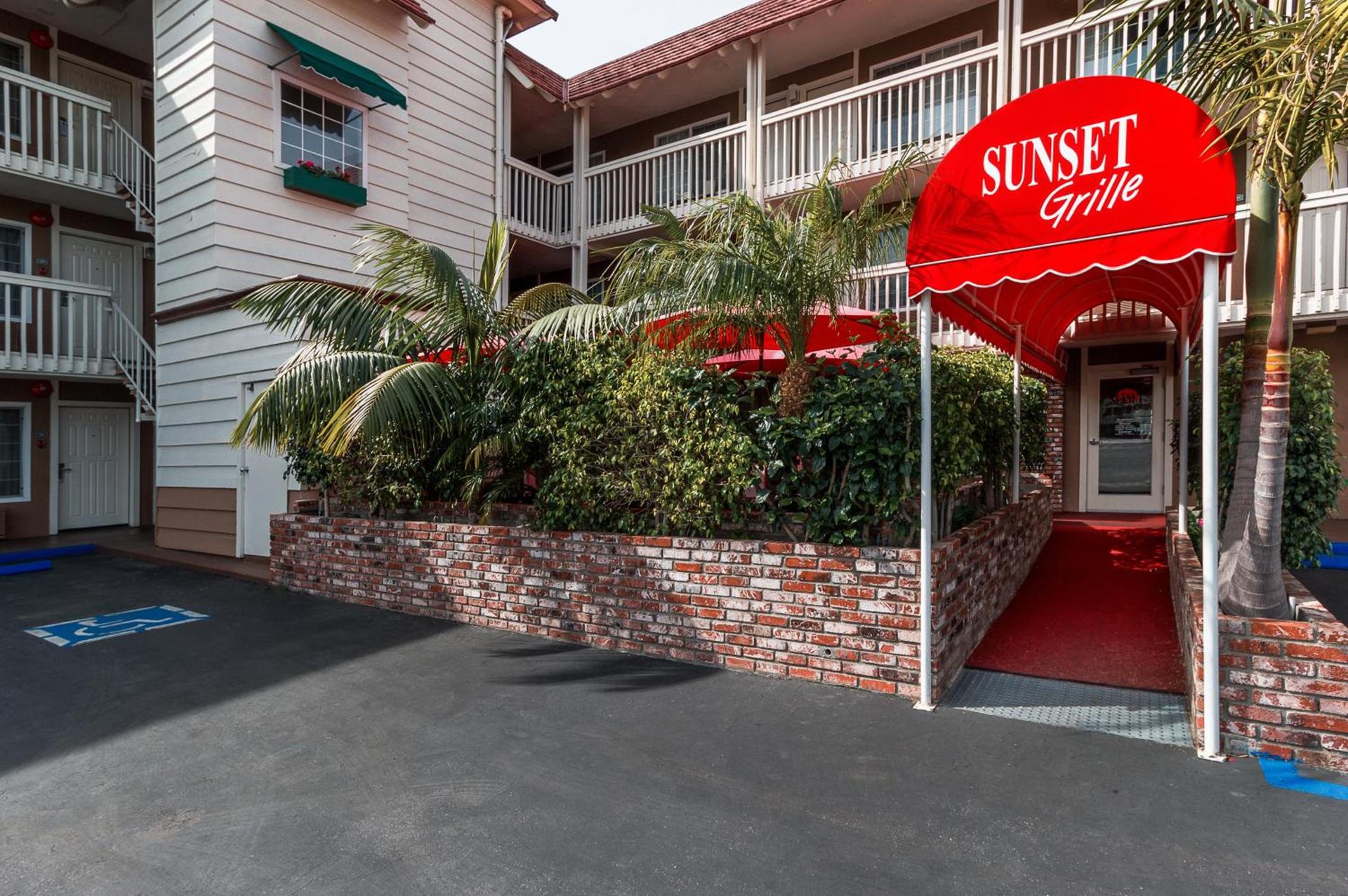 Ramada by Wyndham Costa Mesa/Newport Beach photo 29