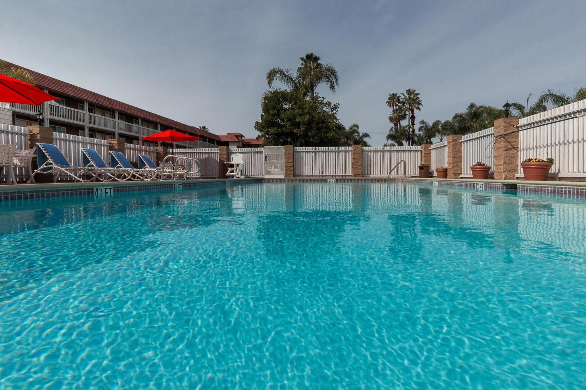 Ramada by Wyndham Costa Mesa/Newport Beach photo 30