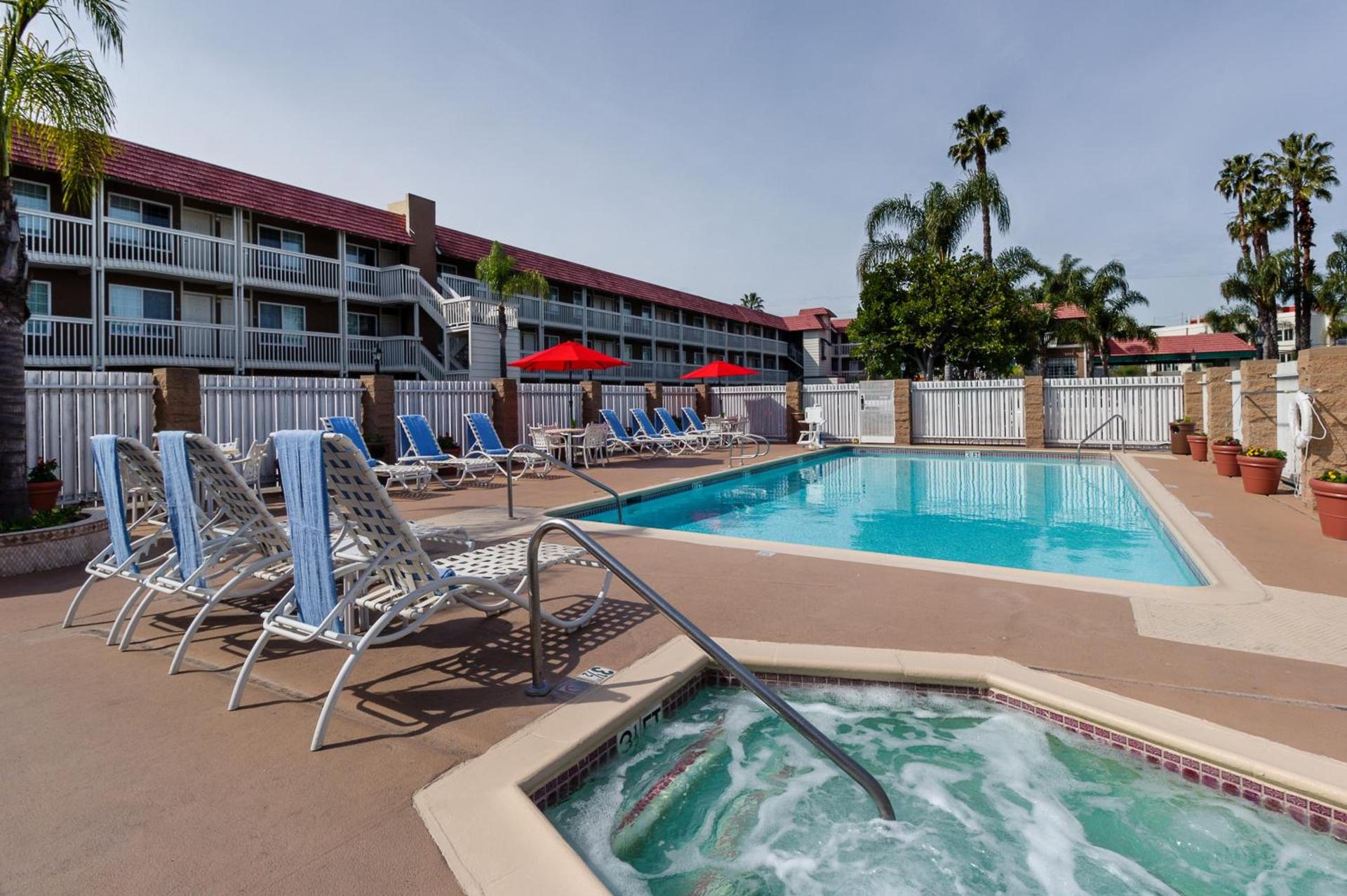 Ramada by Wyndham Costa Mesa/Newport Beach photo 33