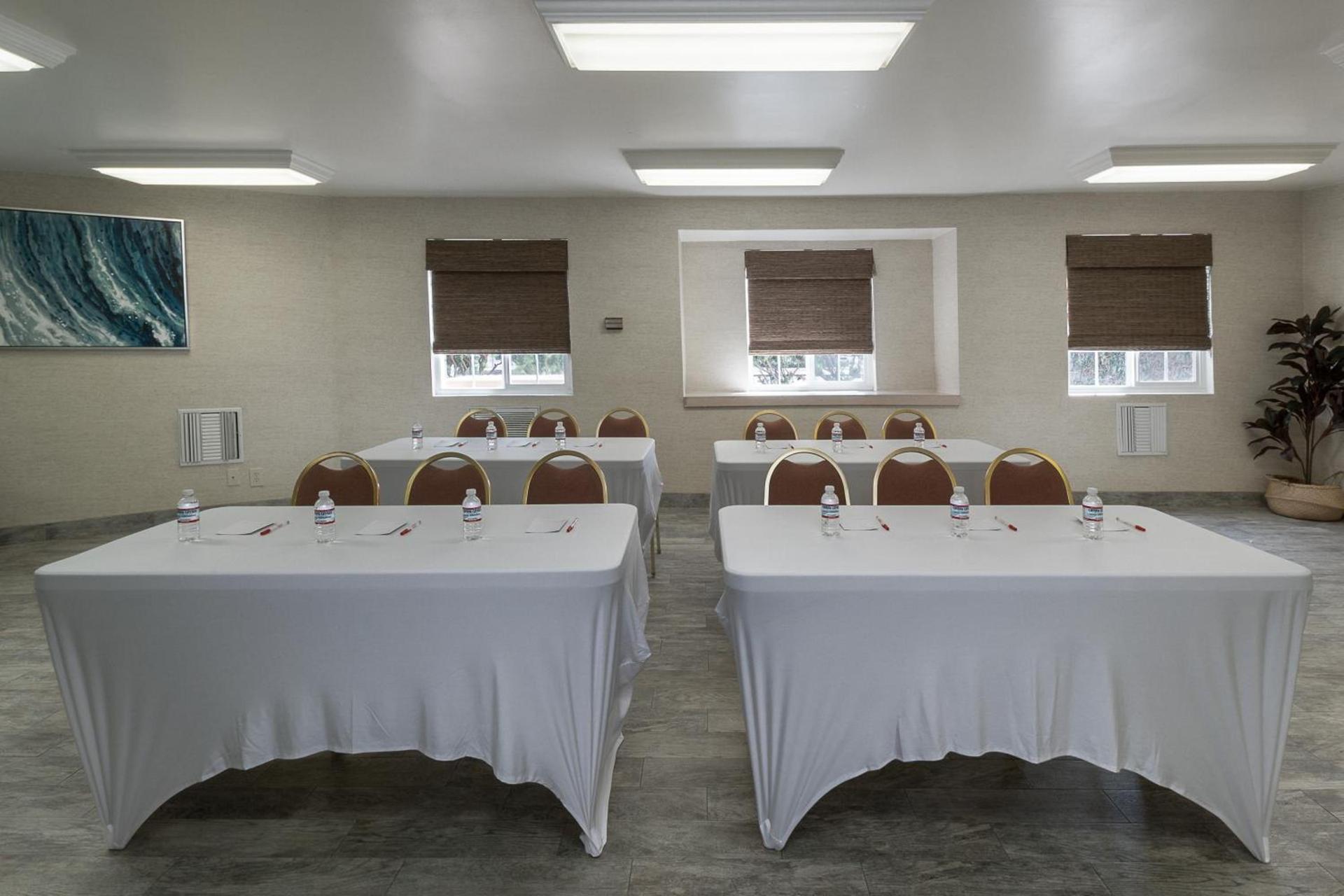 Ramada by Wyndham Costa Mesa/Newport Beach photo 37