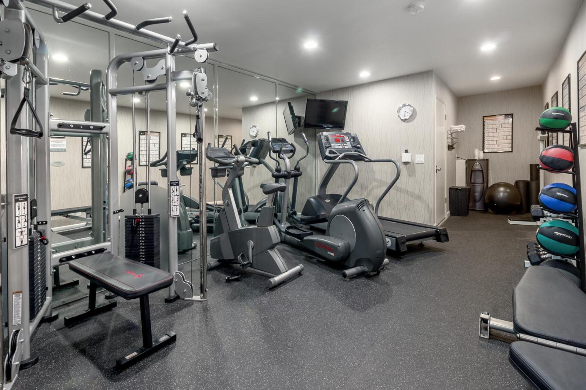 Ramada by Wyndham Costa Mesa/Newport Beach photo 28