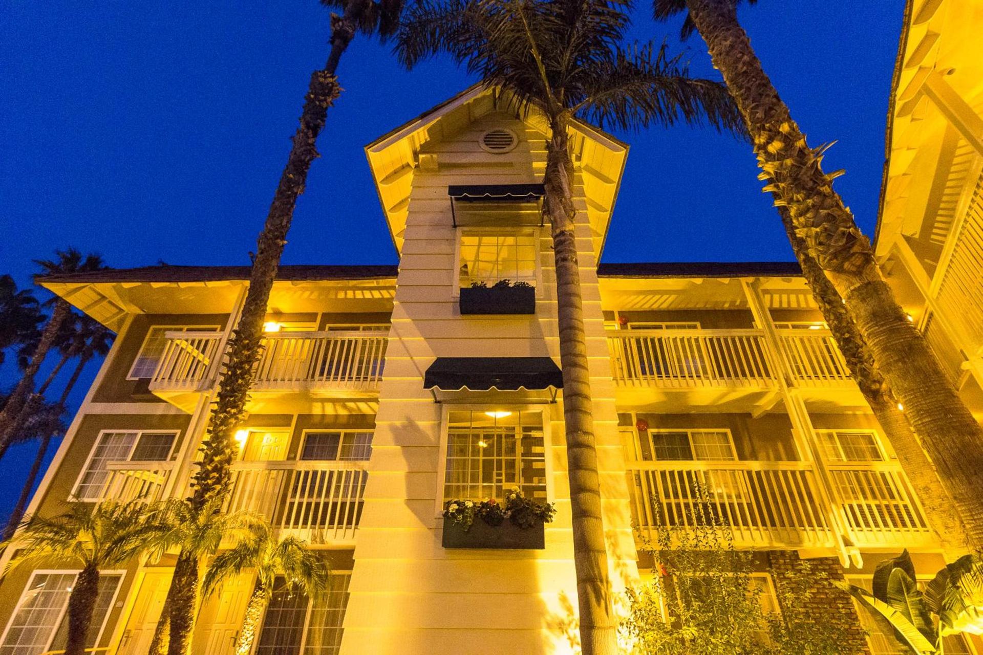 Ramada by Wyndham Costa Mesa/Newport Beach photo 20