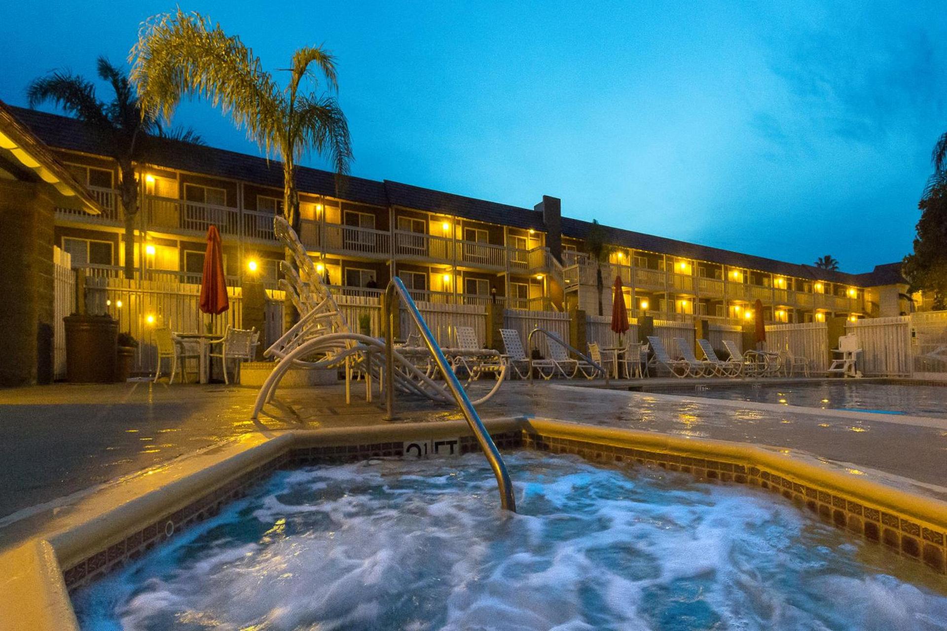 Ramada by Wyndham Costa Mesa/Newport Beach photo 22
