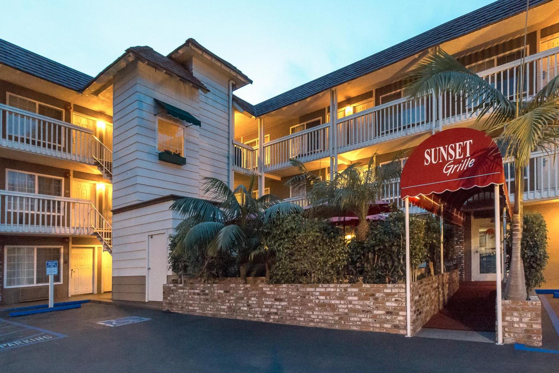 Ramada by Wyndham Costa Mesa/Newport Beach photo 25