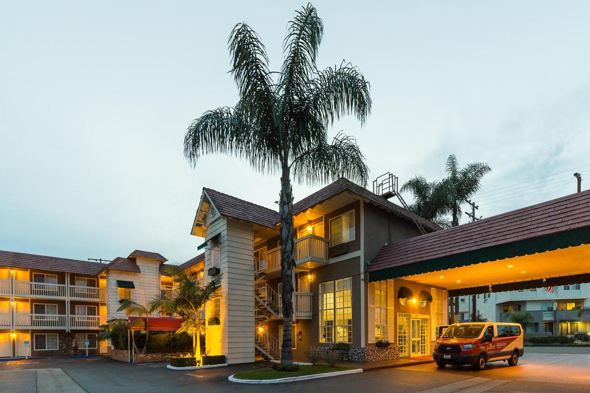 Ramada by Wyndham Costa Mesa/Newport Beach photo 26