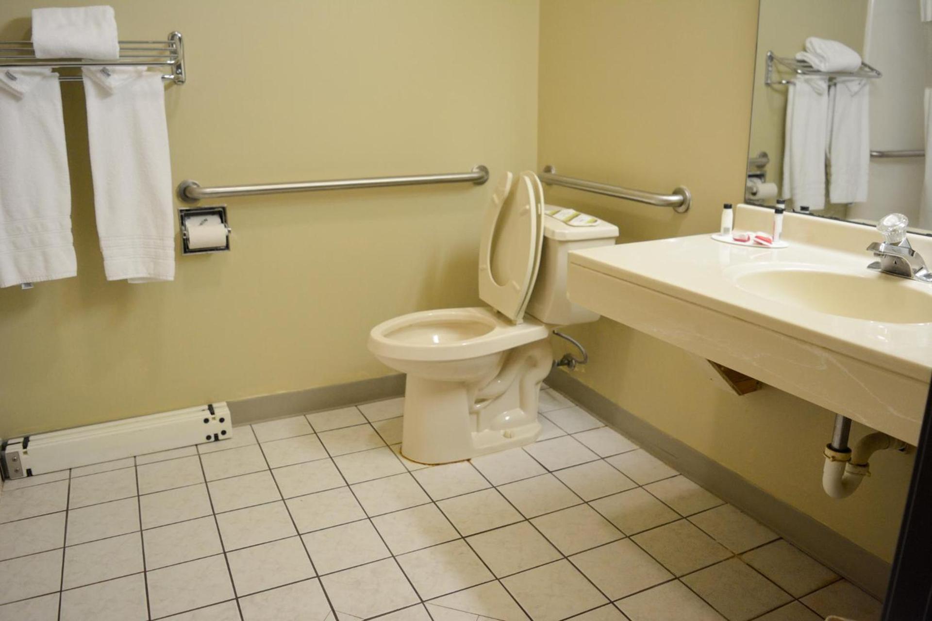 Travelodge by Wyndham St. Louis photo 17