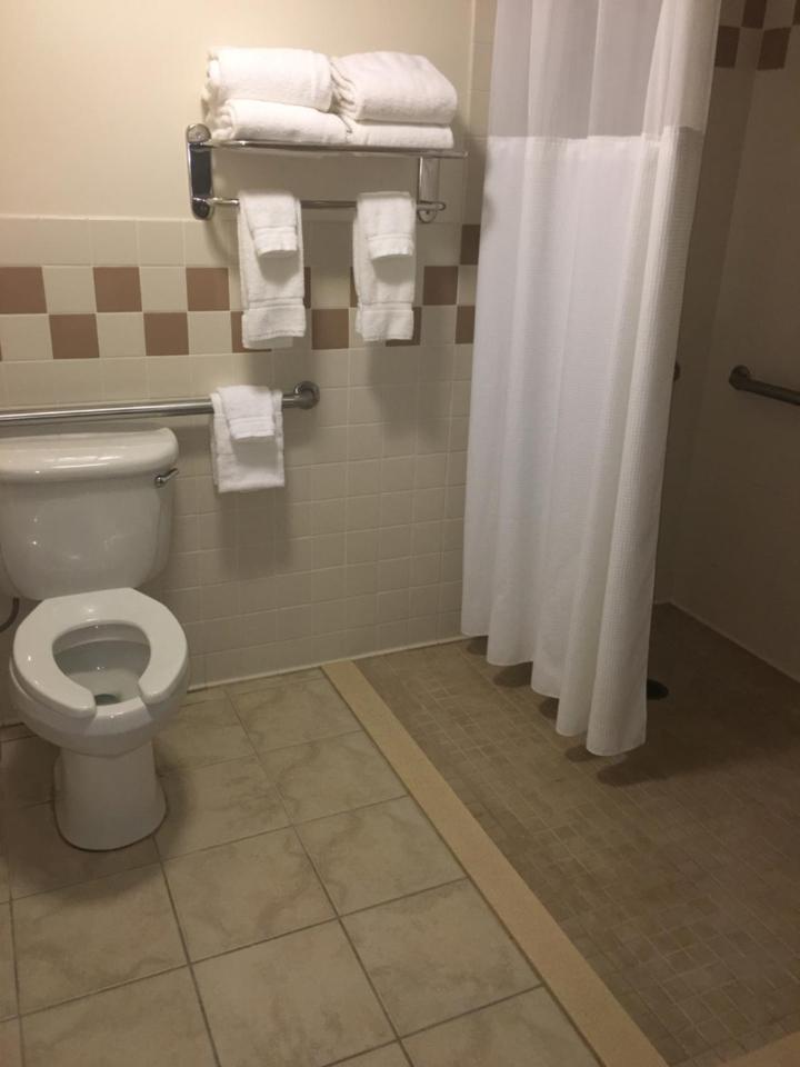AmericInn by Wyndham Monmouth photo 17