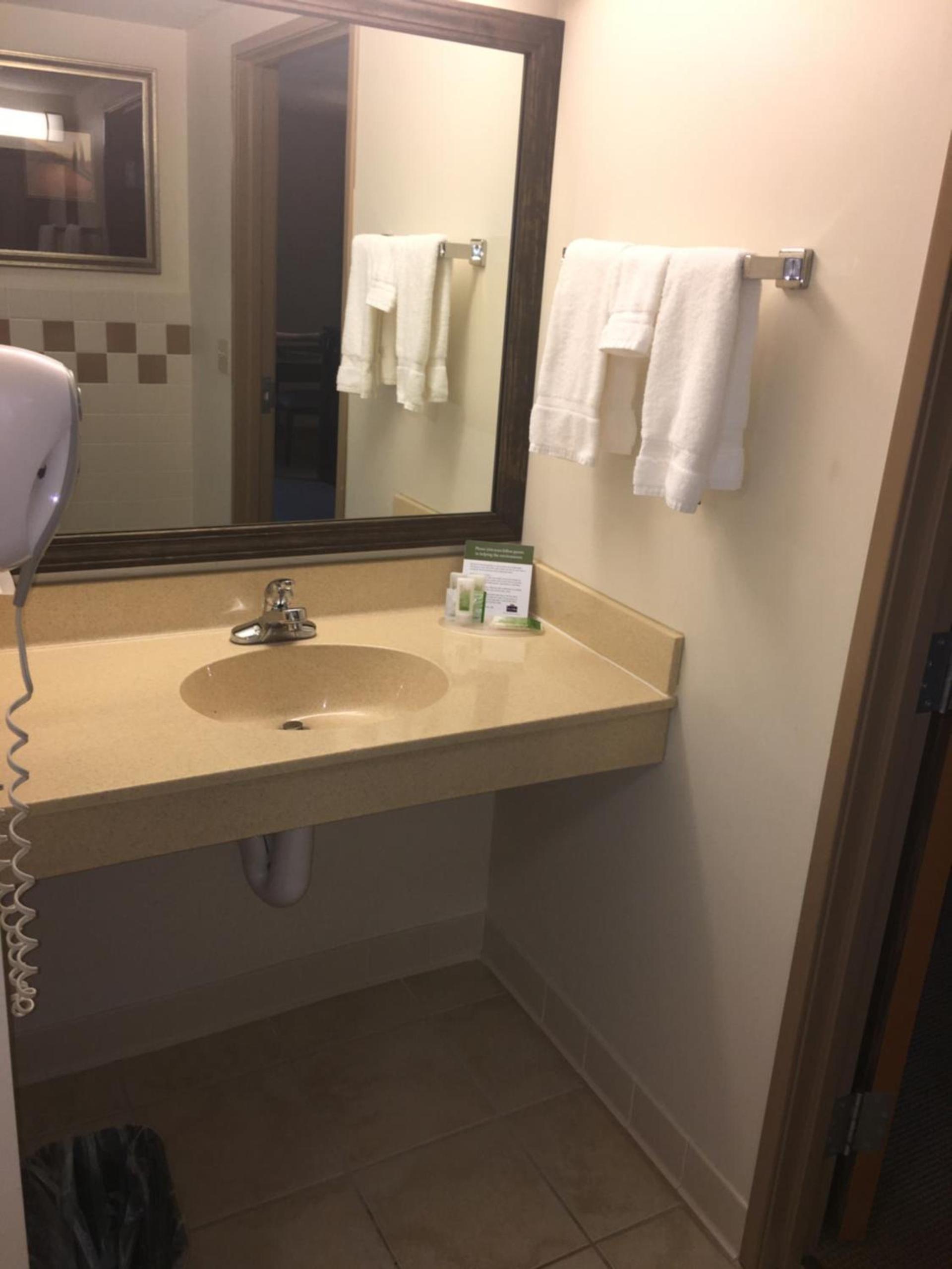 AmericInn by Wyndham Monmouth photo 19